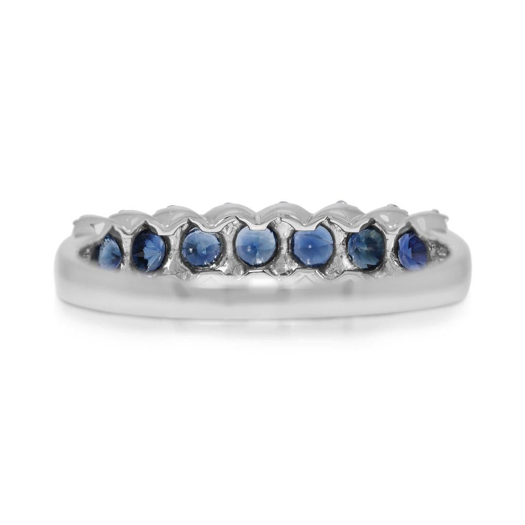 Atemberaubender Ring aus 18 Karat Weißgold mit 1,4 Karat Saphir und natürlichen Diamanten im Angebot 1