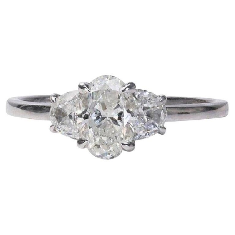 Atemberaubender Ring aus 14 Karat Weigold mit 3 Steinen und 1,04 Karat natrlichen Diamanten, AIG