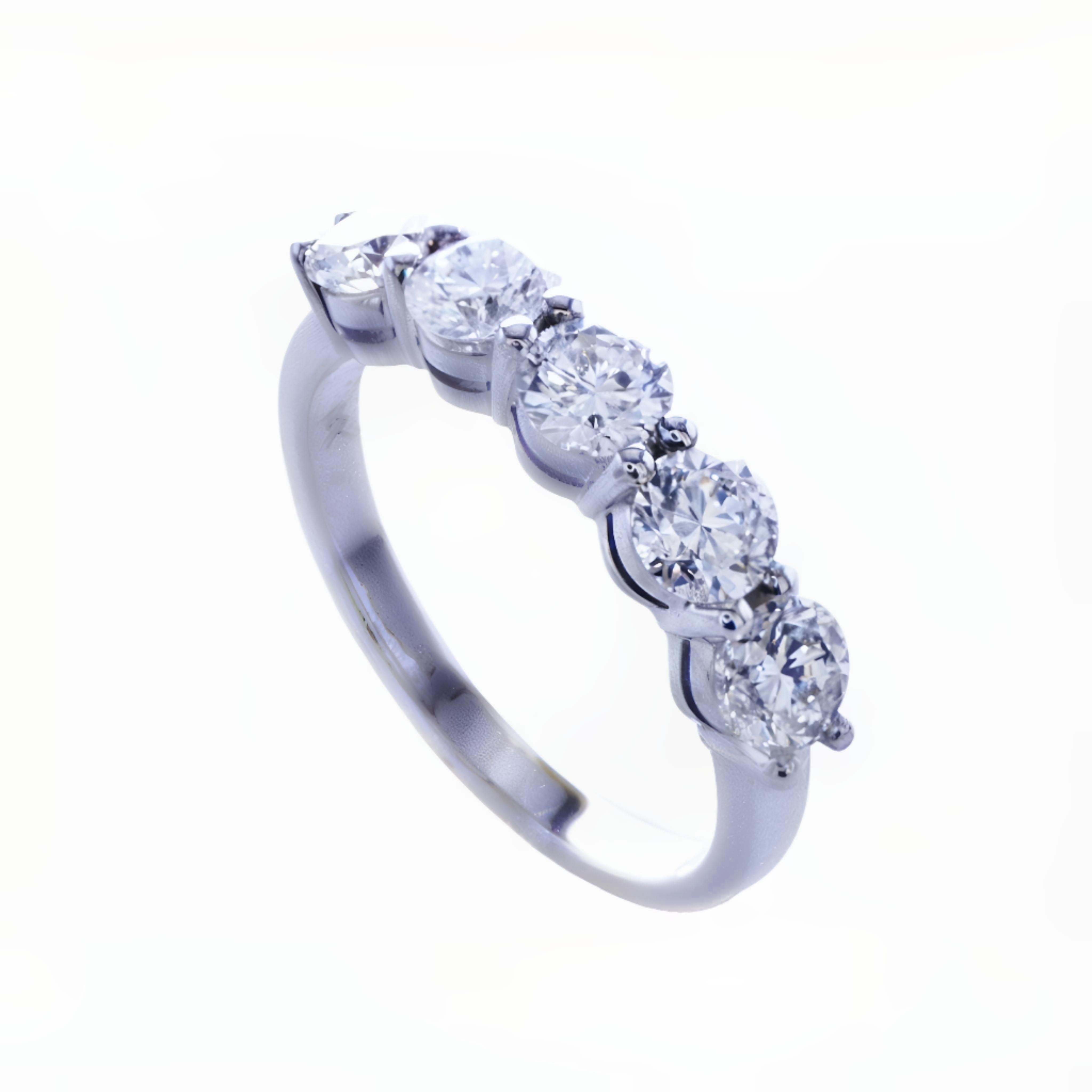 Atemberaubender Ring aus 14 Karat Weißgold mit 1,51 Karat natürlichen Diamanten

14K Weißgold, 2,96g (das Gold wurde von einem Fachmann geprüft)
Gesamtgewicht des Artikels: 3,27 g

Dieser luxuriöse und hochwertig verarbeitete Diamantring besticht