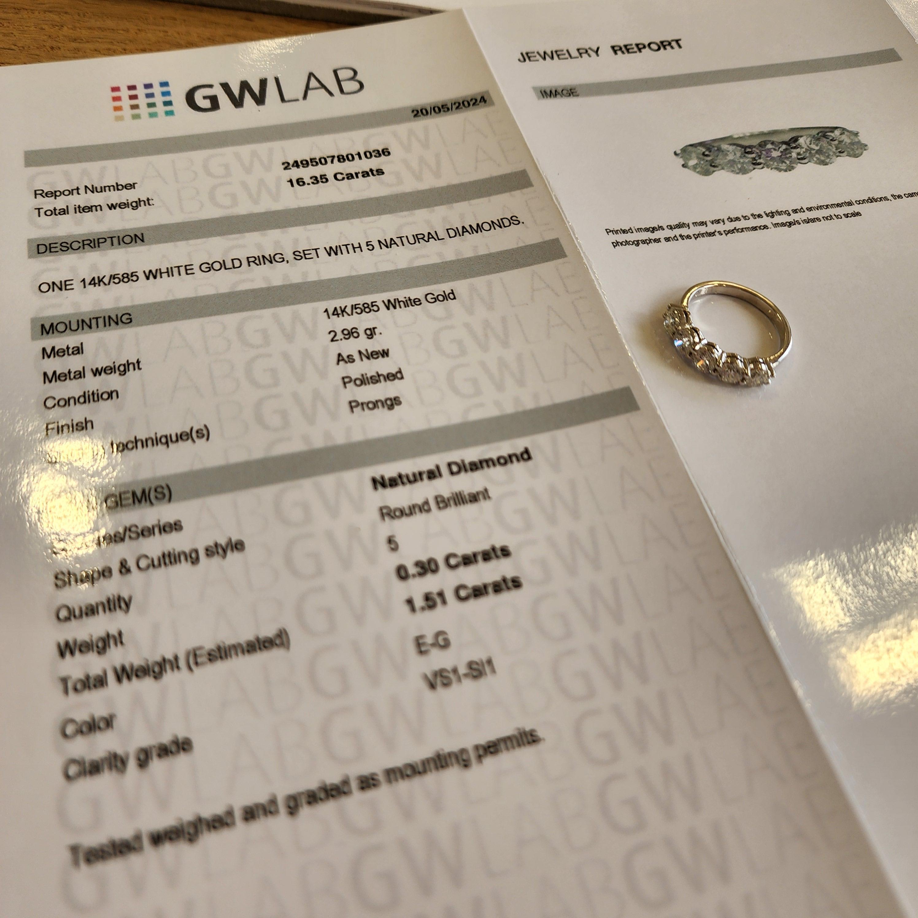 Atemberaubender Ring aus 14 Karat Weißgold mit 5 Steinen und 1,51 Karat natürlichen Diamanten im Angebot 2