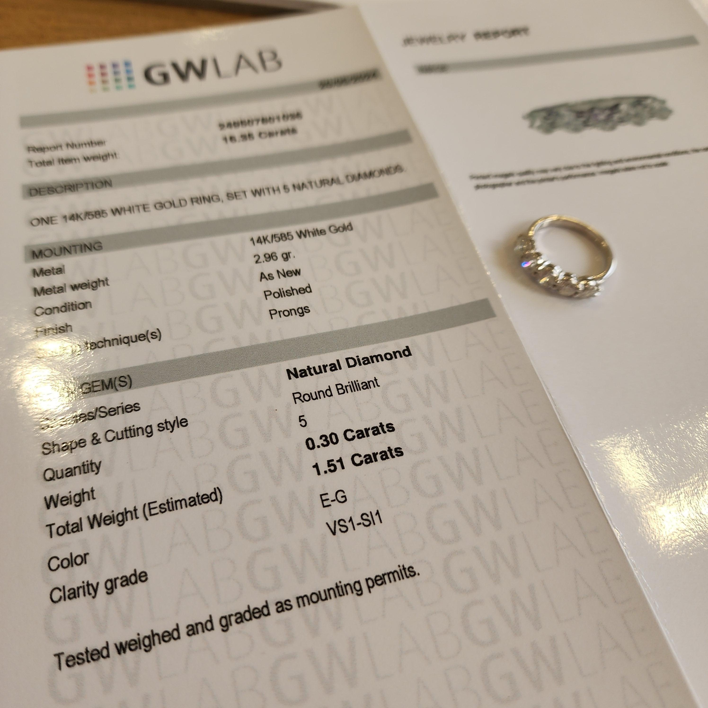 Atemberaubender Ring aus 14 Karat Weißgold mit 5 Steinen und 1,51 Karat natürlichen Diamanten im Angebot 3