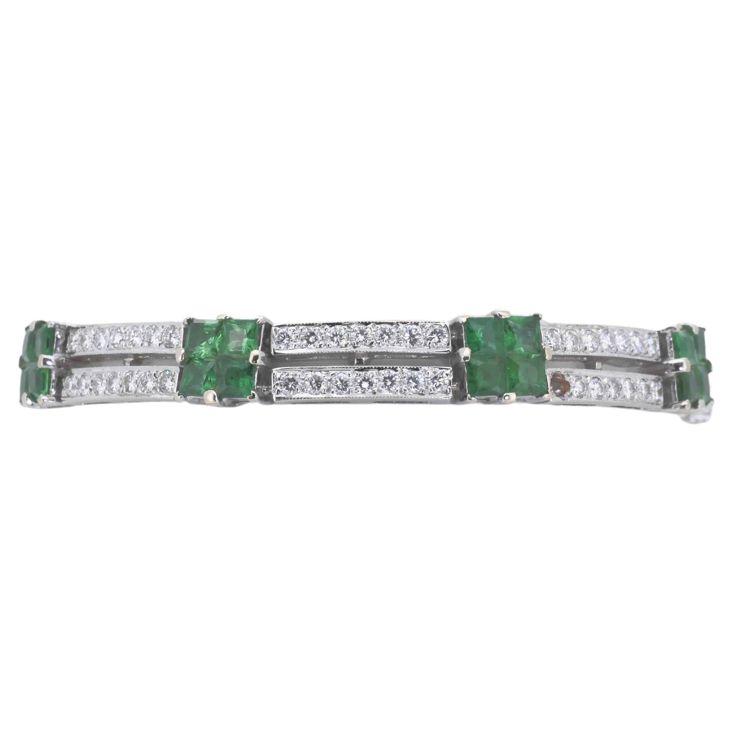 Stunning 14k White Gold Bracelet with 3.84ct Natural Emerald and Diamonds For Sale
