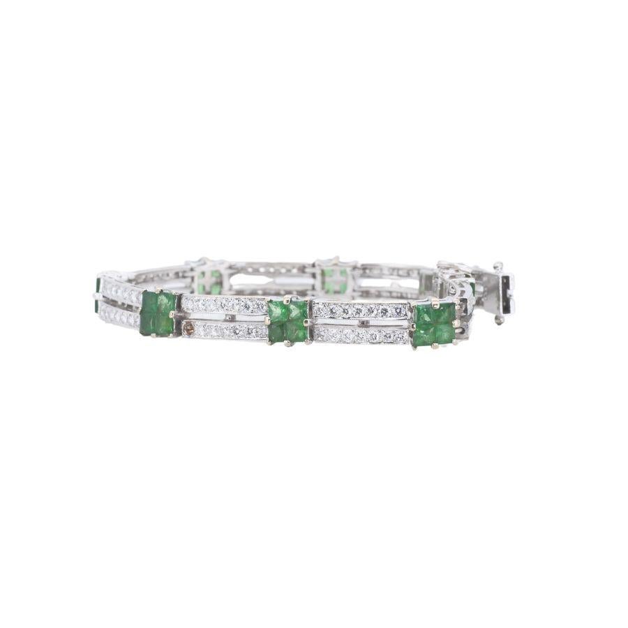 Stunning 14k White Gold Bracelet with 3.84ct Natural Emerald and Diamonds In New Condition For Sale In רמת גן, IL