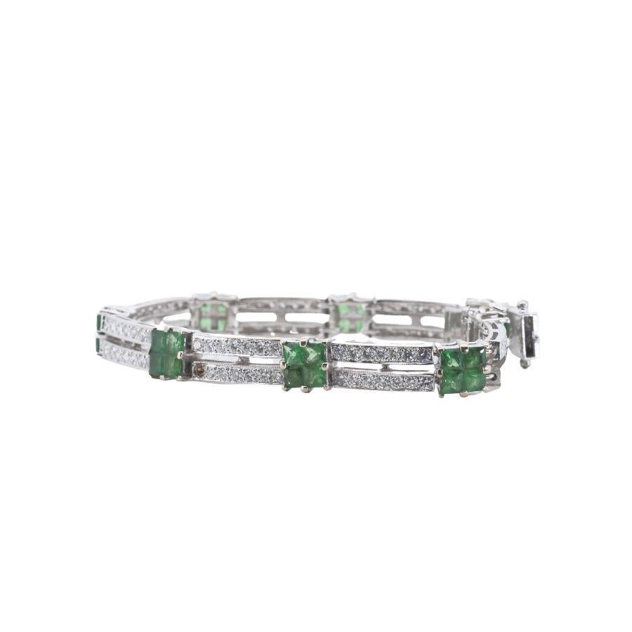 Women's Stunning 14k White Gold Bracelet with 3.84ct Natural Emerald and Diamonds For Sale