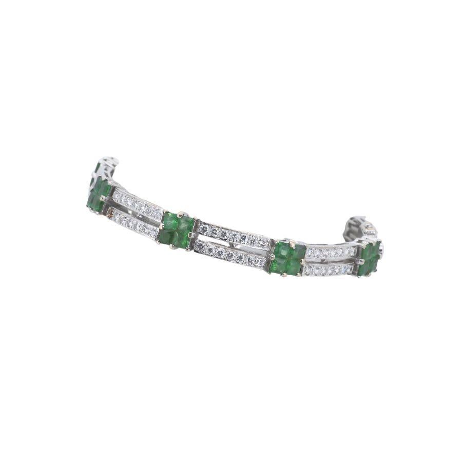 Stunning 14k White Gold Bracelet with 3.84ct Natural Emerald and Diamonds For Sale 2