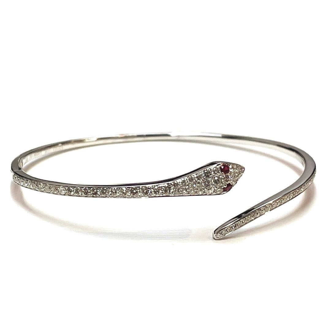 Modern Stunning 18k White Gold Detailed Snake Diamond Bracelet For Sale