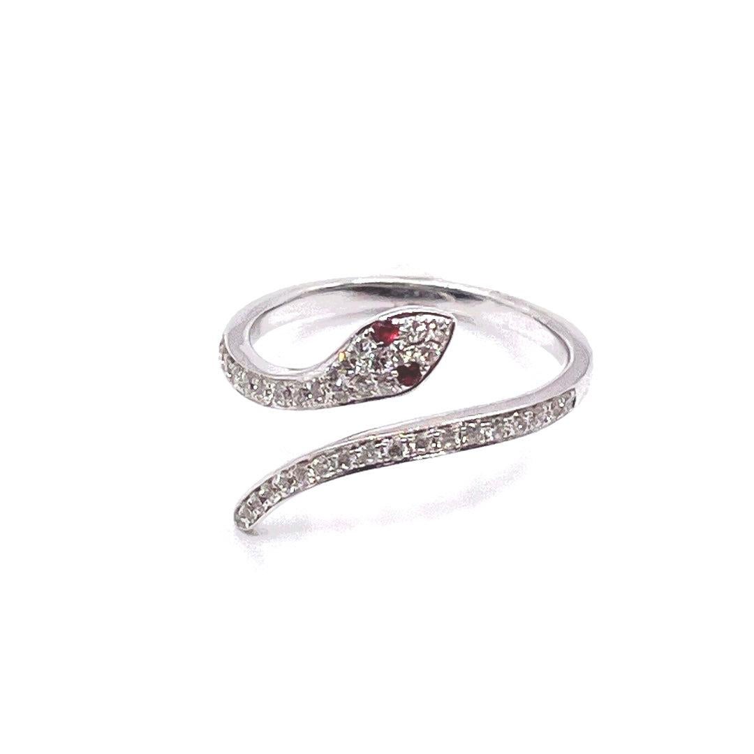 Round Cut Stunning 14k White Gold Detailed Snake Diamond Ruby Ring For Sale