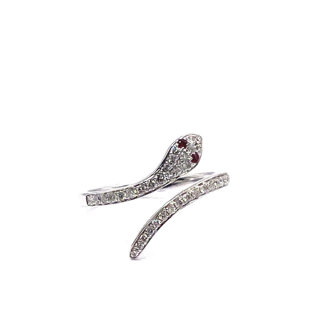 Stunning 14k White Gold Detailed Snake Diamond Ruby Ring In Good Condition For Sale In New York, NY