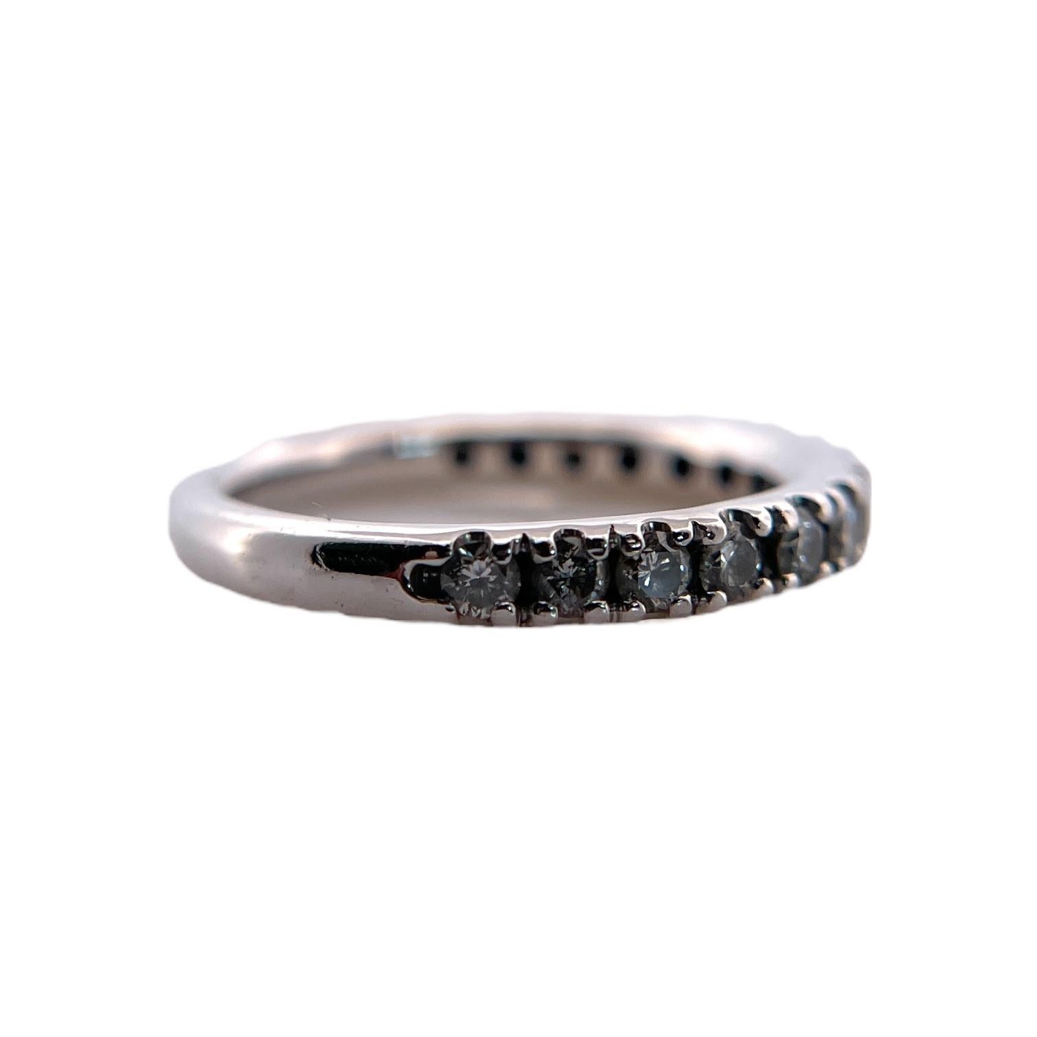 Stunning 14K White Gold Diamond Band In Excellent Condition For Sale In New York, NY