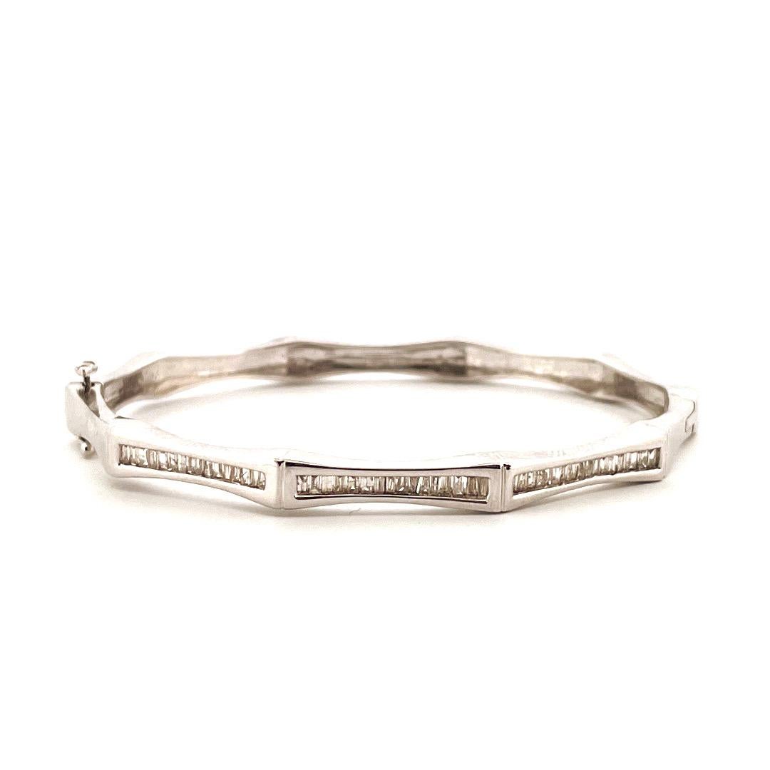 Stunning 14k White Gold Diamond Bangle In New Condition For Sale In New York, NY