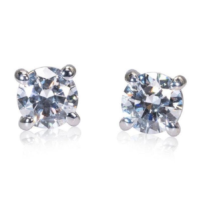 Impresionantes pendientes de oro blanco de 14 quilates con 1,83 quilates totales de diamante brillante redondo. Este pendiente viene con informe IGN y una caja elegante.

2 piedras principales de diamante de 0,90 y 0,93 ct. cada una, total: 1,83