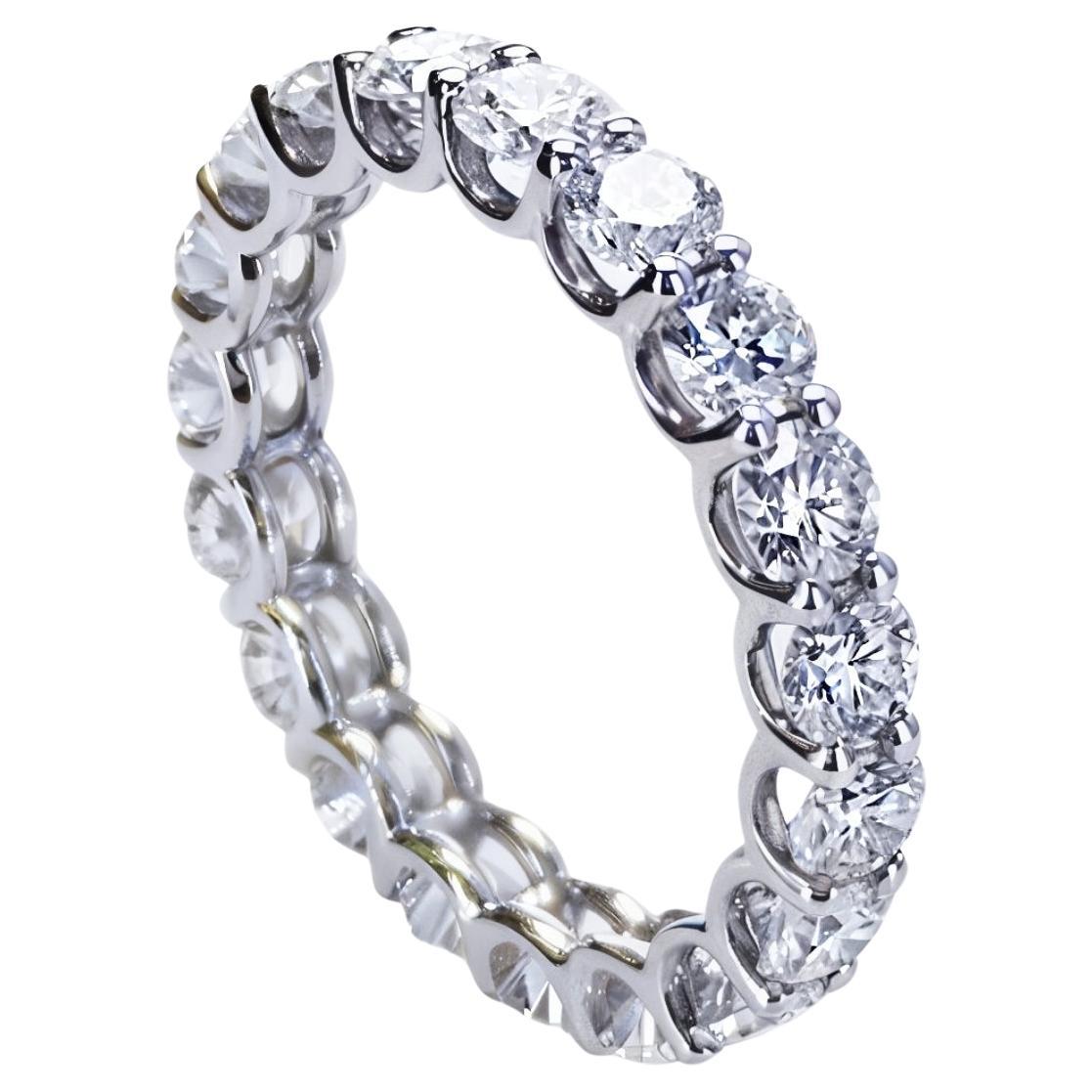 Stupendo anello di eternità in oro bianco 14K con 3,33 carati di diamanti naturali in vendita