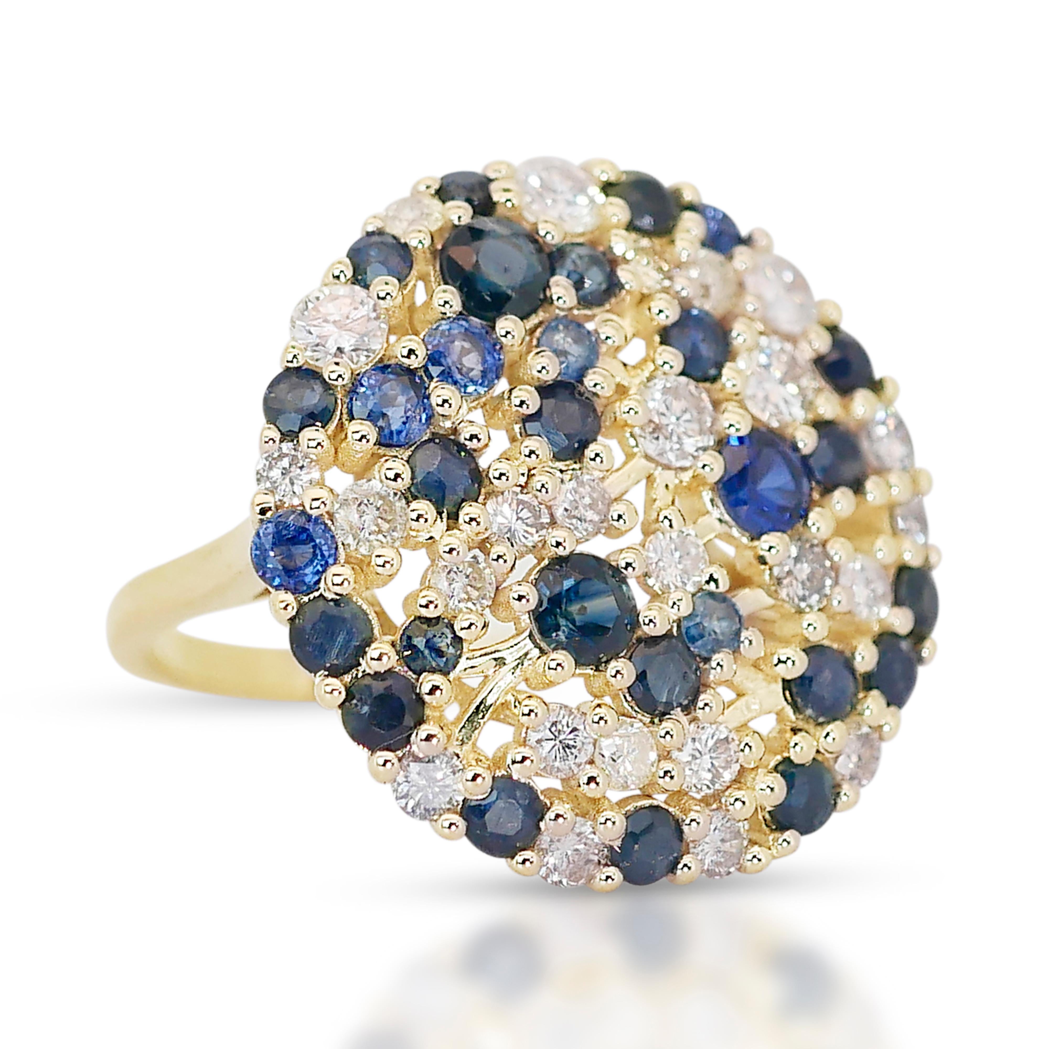 Stunning 14k Yellow Gold Sapphire and Diamond Halo Ring w/4.39 ct -AIG Certified In New Condition For Sale In רמת גן, IL