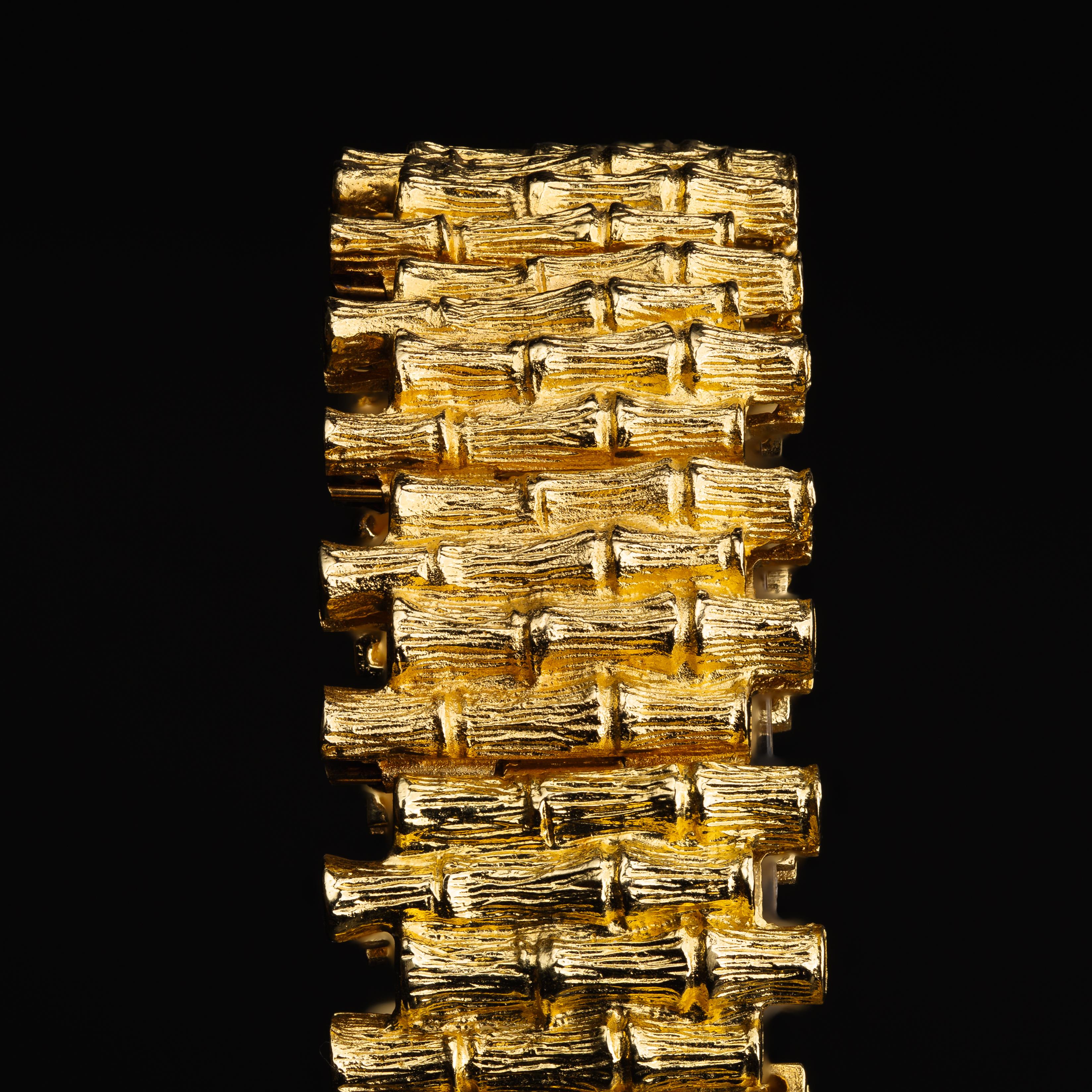 Stupendo bracciale largo di bambù in oro giallo 14k In condizioni buone in vendita a Bernardsville, NJ