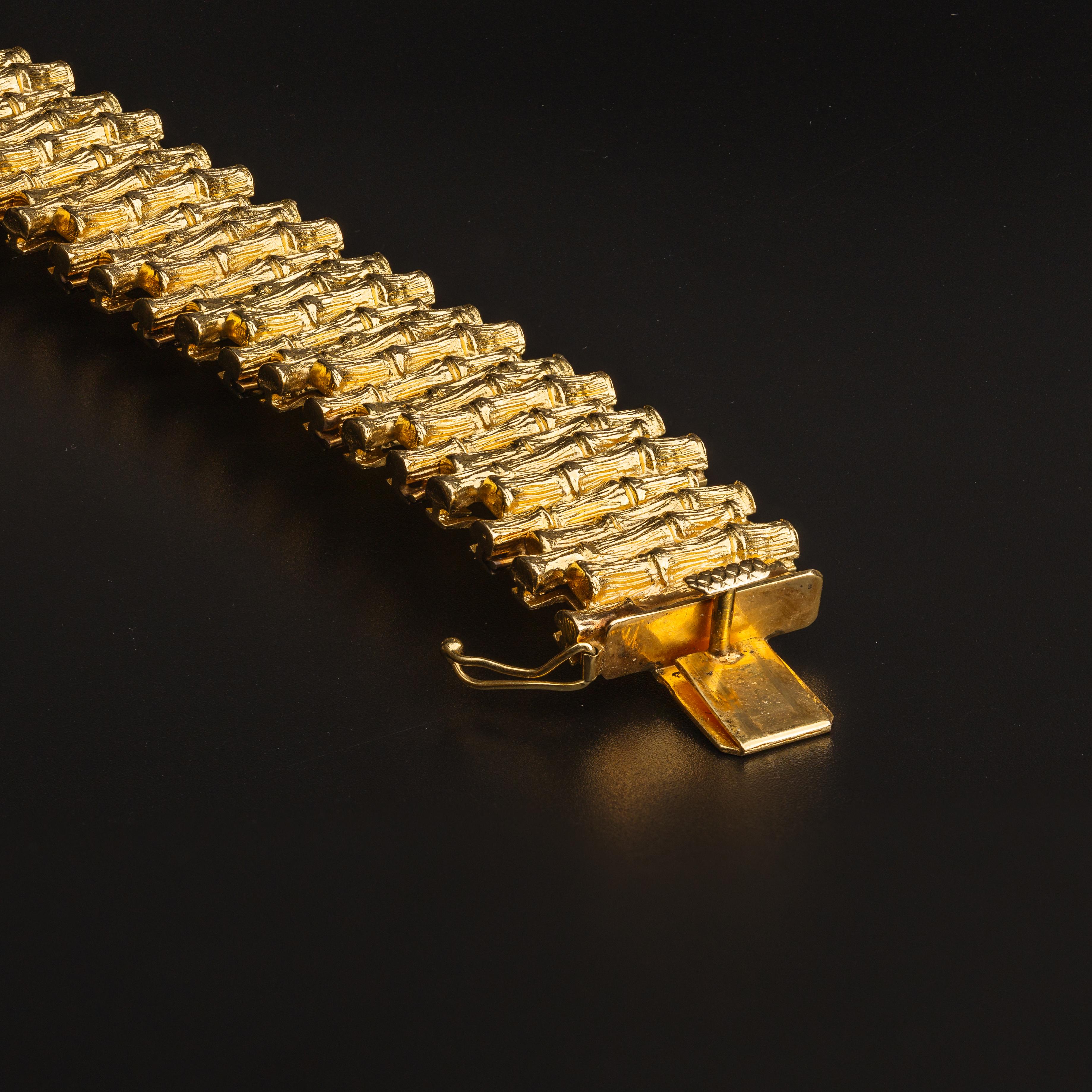 Stupendo bracciale largo di bambù in oro giallo 14k in vendita 3