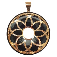 Stunning 14kt Yellow Gold Black Onyx Round Disk Pendant, Like New Condition