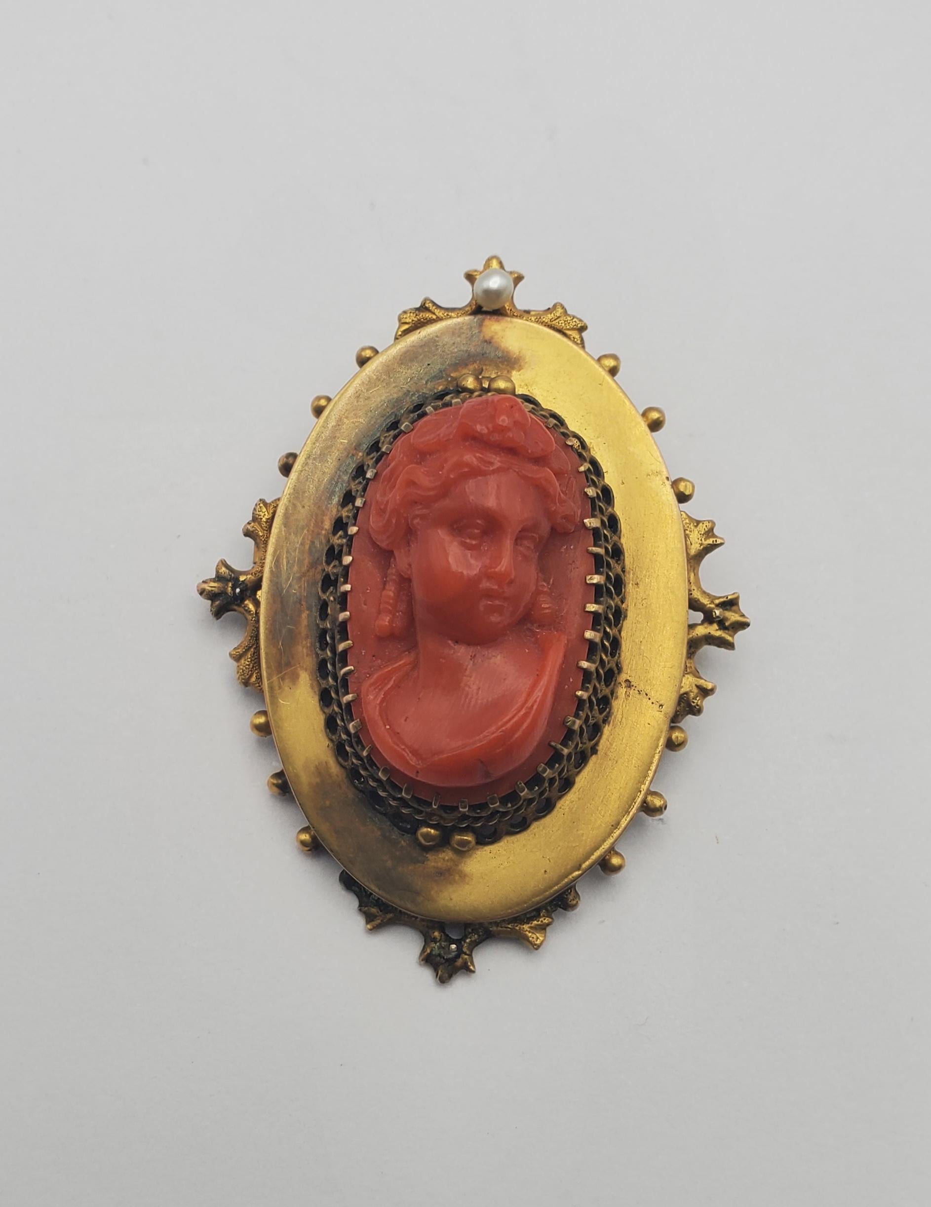 Stunning 14Y Victorian Mediterranean Coral Pendant/Brooch  In Good Condition For Sale In Pittsburgh, PA