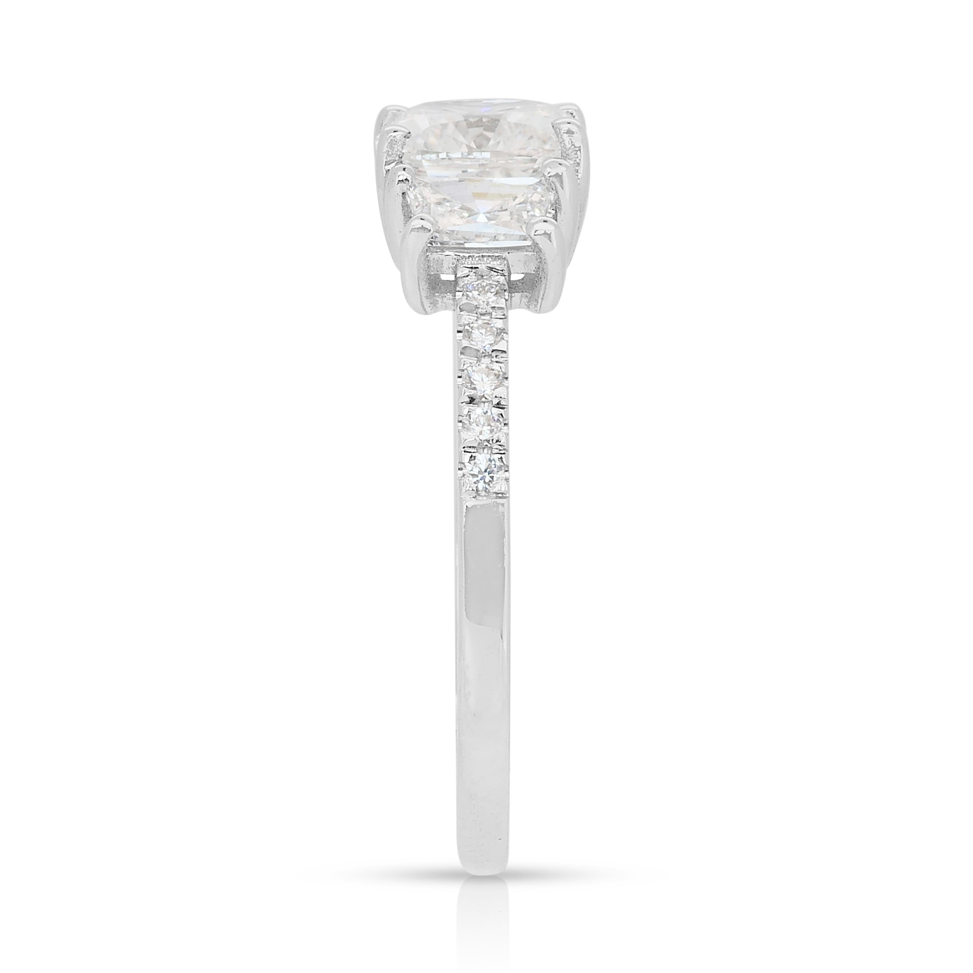 Whiting 1,50ct Diamonds 3-Stone Ring in 18k White Gold - IGI Certified (bague à 3 pierres en or blanc 18 carats) en vente 2