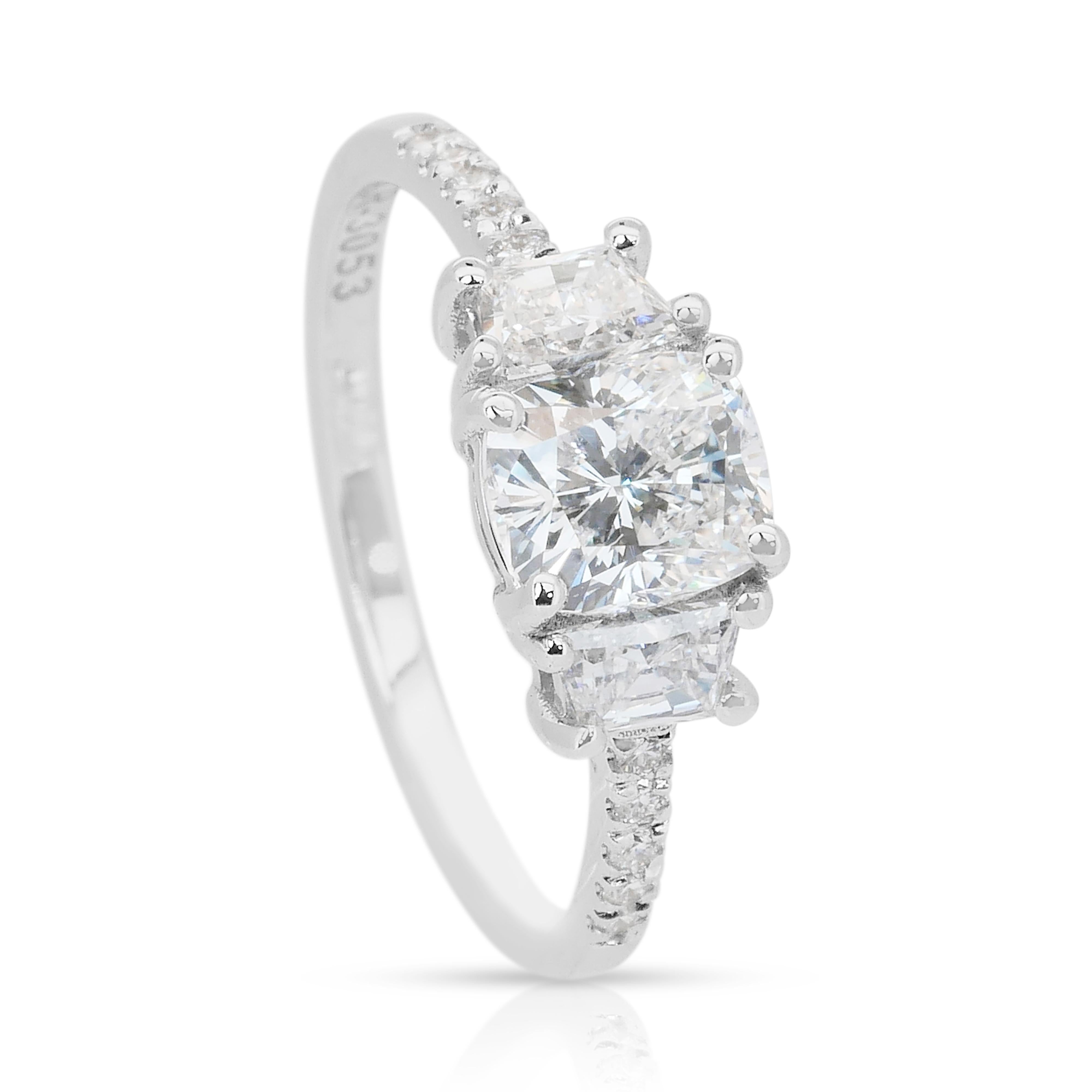 Whiting 1,50ct Diamonds 3-Stone Ring in 18k White Gold - IGI Certified (bague à 3 pierres en or blanc 18 carats) en vente 3