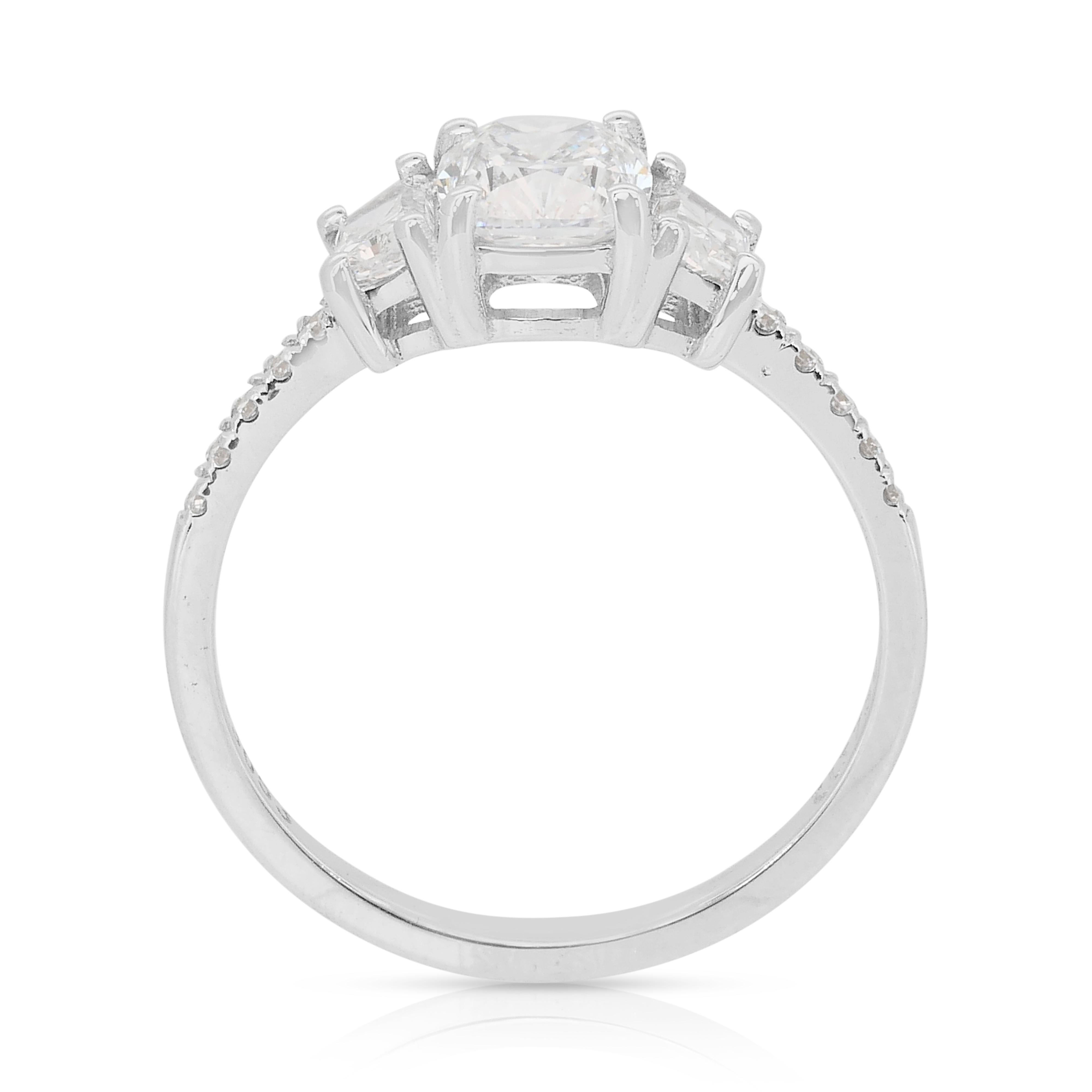 Whiting 1,50ct Diamonds 3-Stone Ring in 18k White Gold - IGI Certified (bague à 3 pierres en or blanc 18 carats) en vente 4