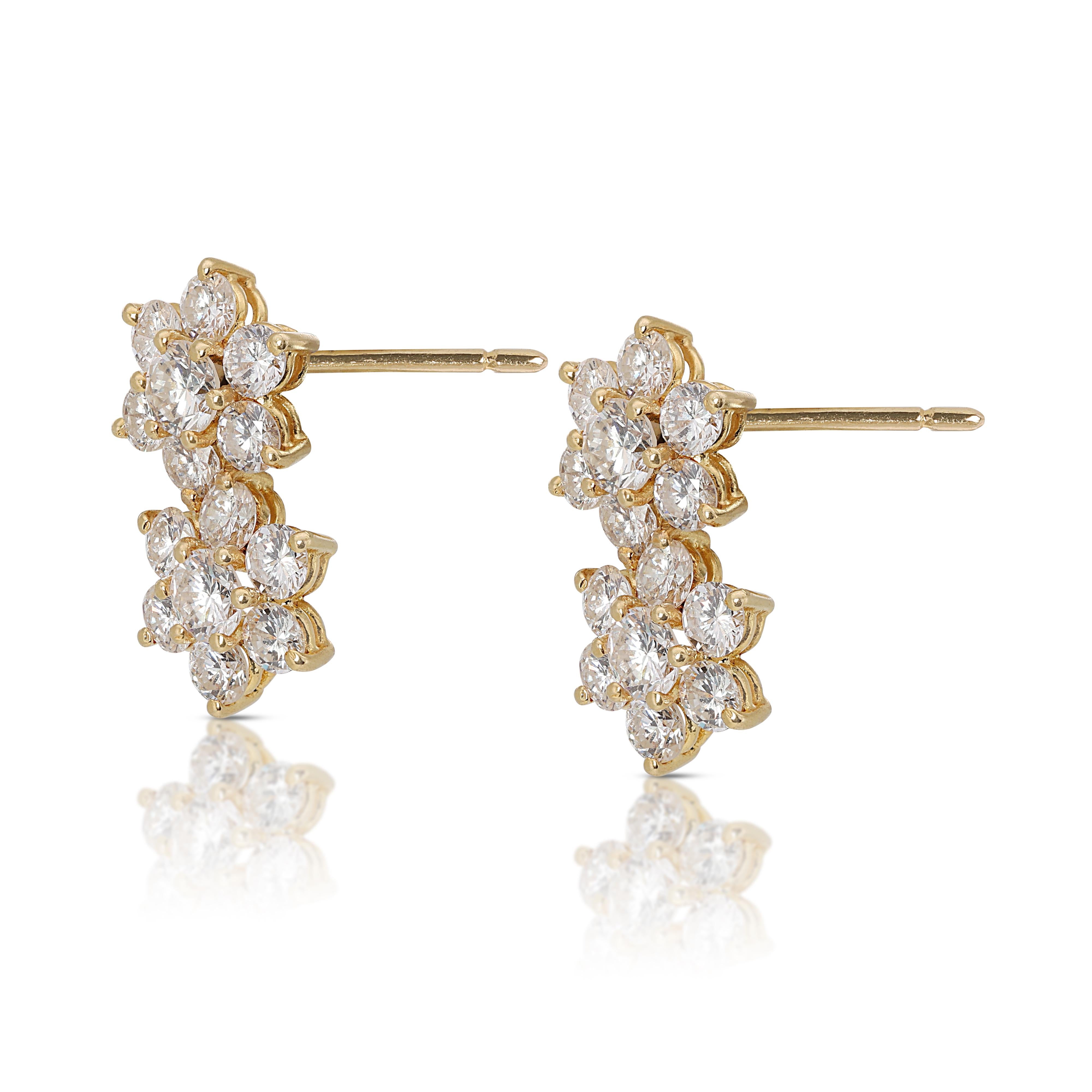 Round Cut Stunning 1.52ct Diamonds Stud Earrings in 18K Yellow Gold For Sale