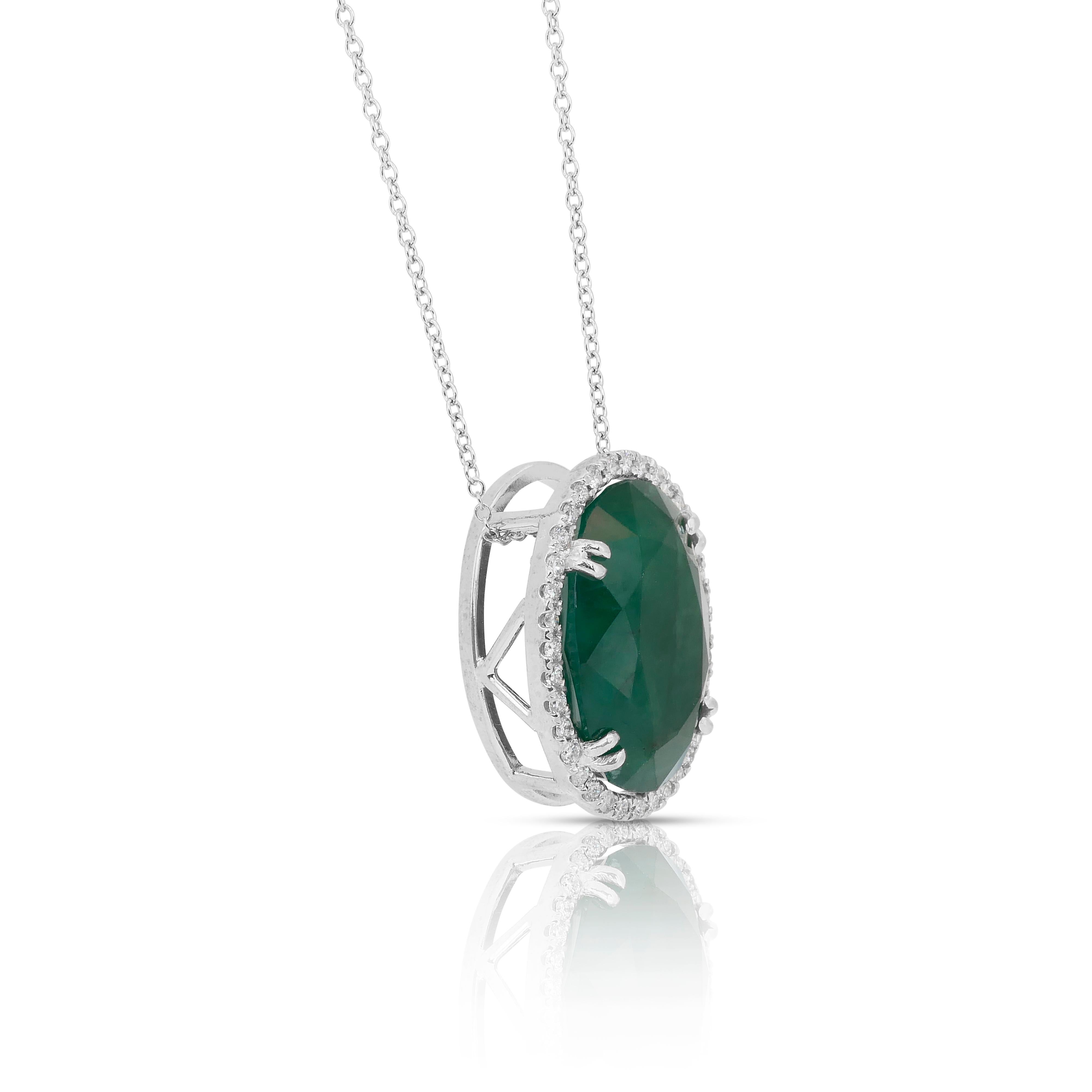 Stunning 15.30ct Emerald and Diamonds Necklace with Pendant in 18k White Gold For Sale 2