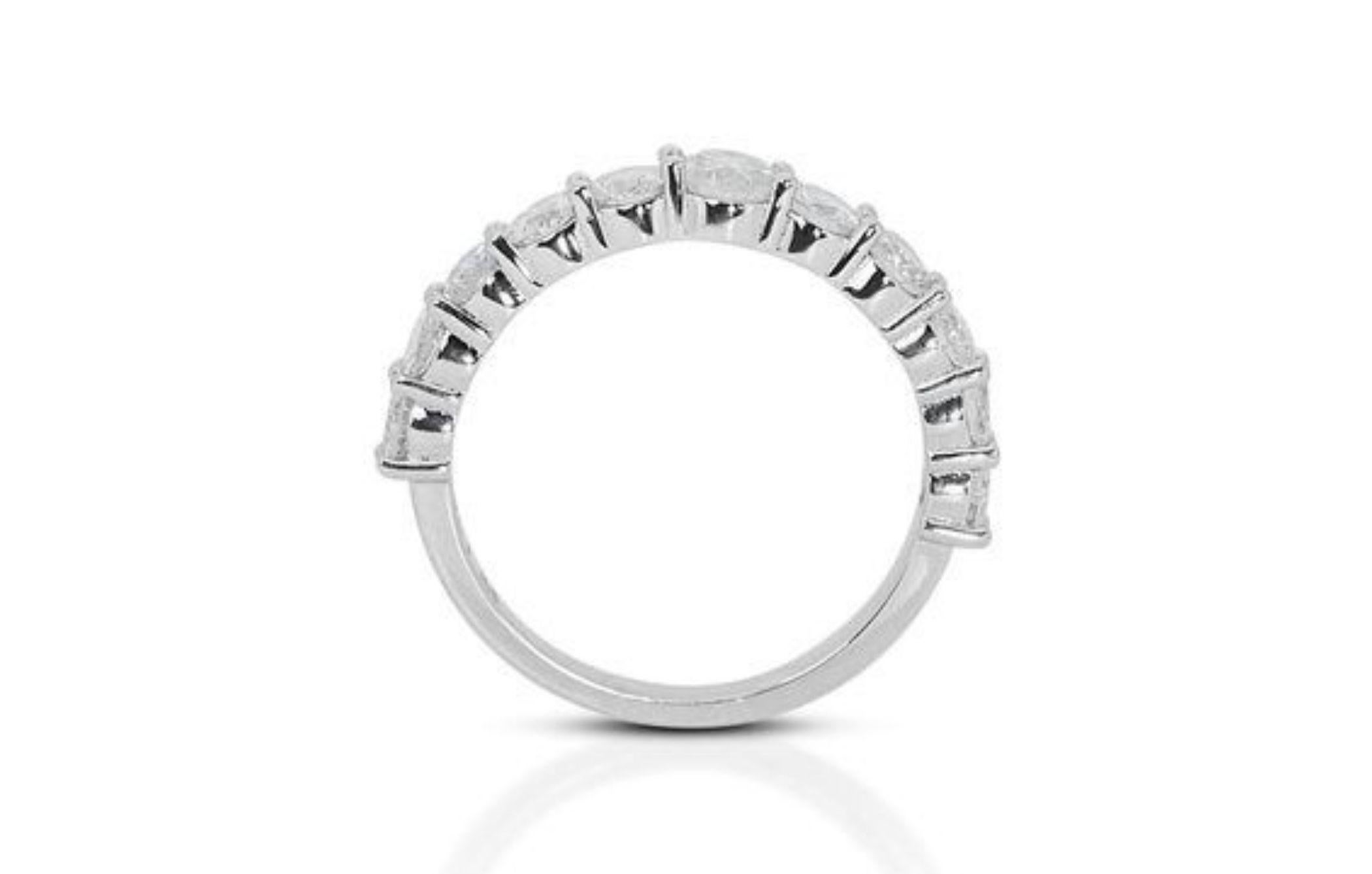 Stunning 1.58ct Round Brilliant Diamond Ring in 14k White Gold For Sale 2