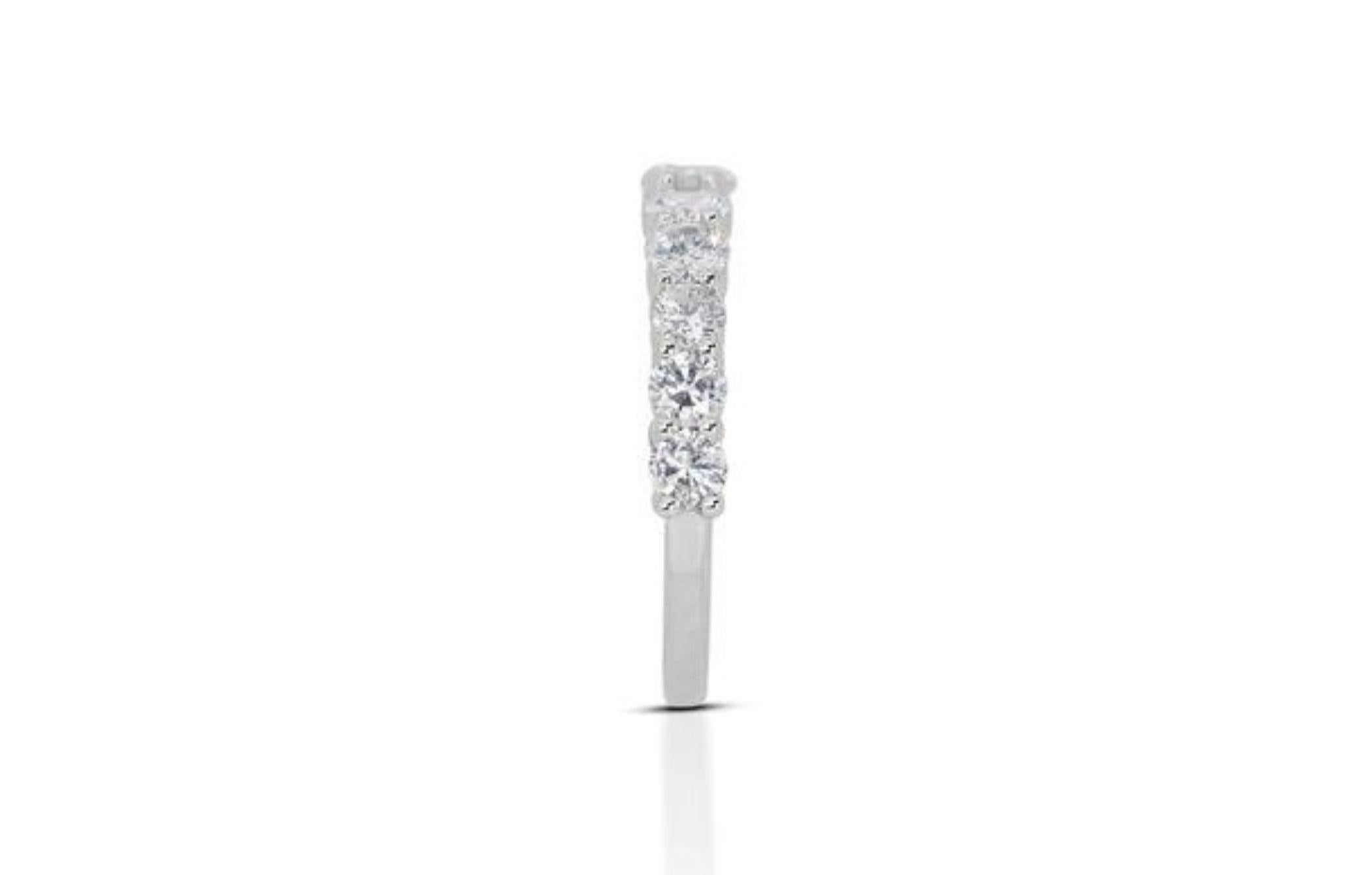 Stunning 1.58ct Round Brilliant Diamond Ring in 14k White Gold For Sale 3