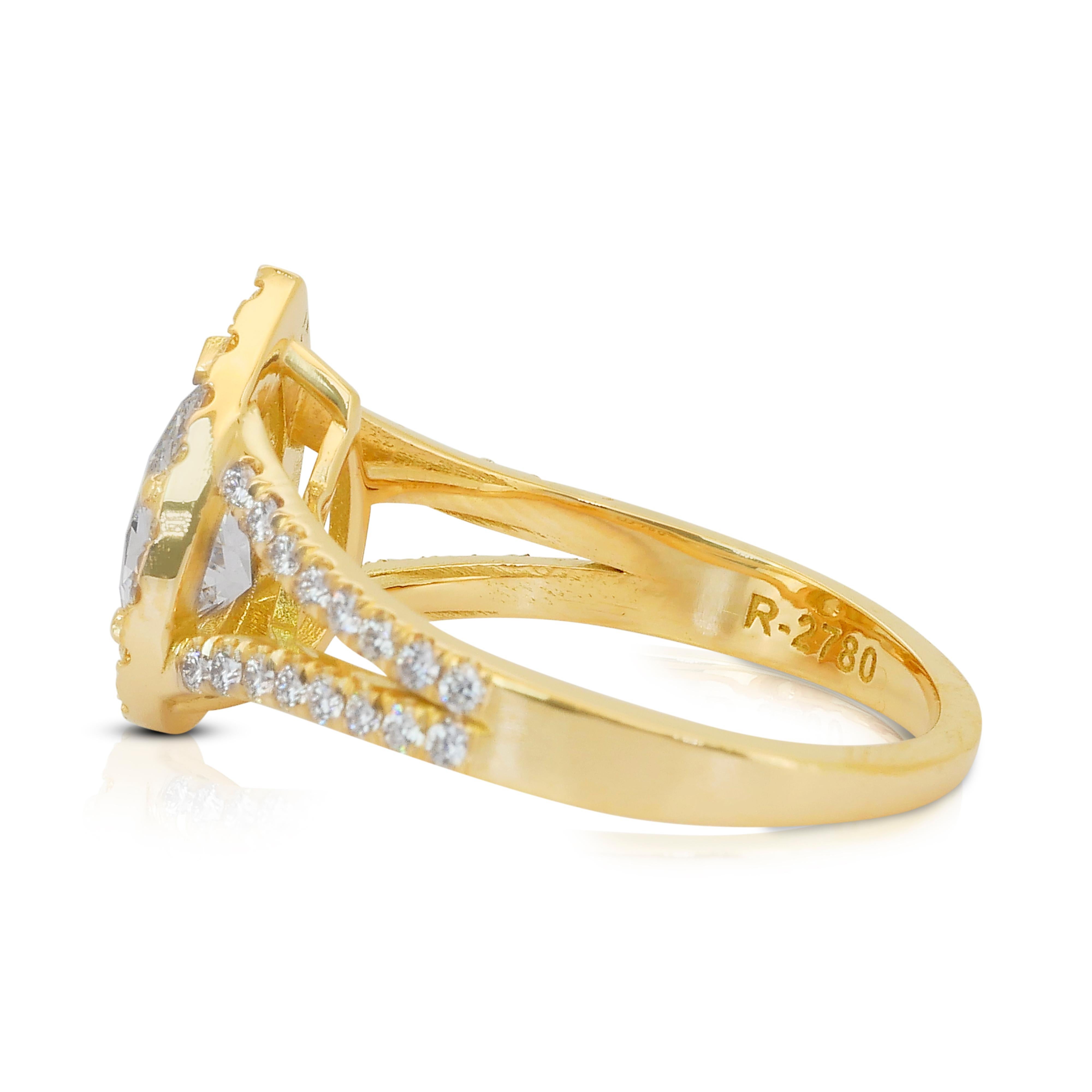 Superbe bague en or jaune 18k avec halo de diamants de 1,69ct - certifié IGI Pour femmes en vente