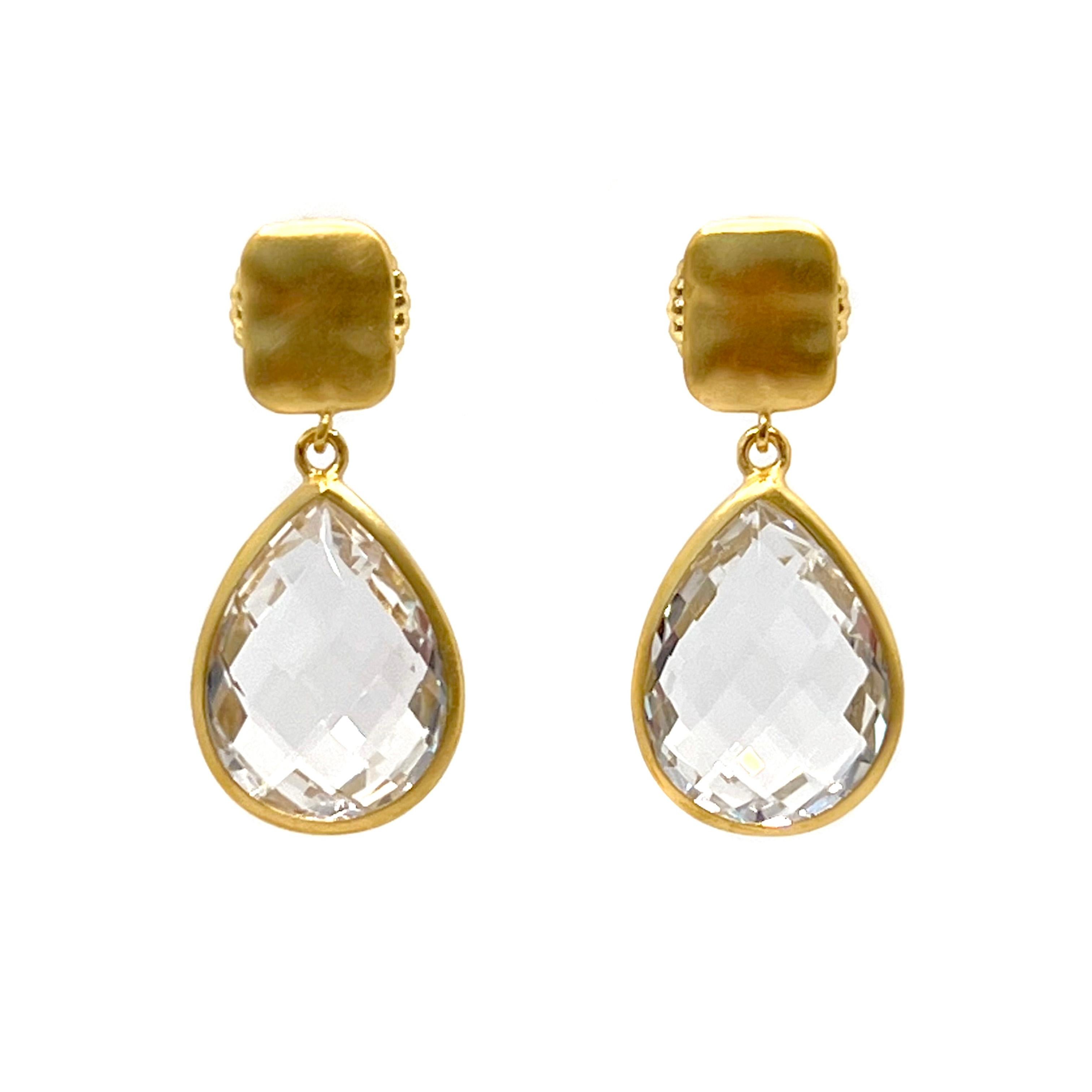 Bijoux Num 16ct Pear-shape Briolette Cut White Topaz Drop Vermeil Earrings

These stunning pair of earrings features top quality pear-shape briolette-cut clear white topaz (8ct each, 16ct total weight), handset in 18k yellow gold vermeil over