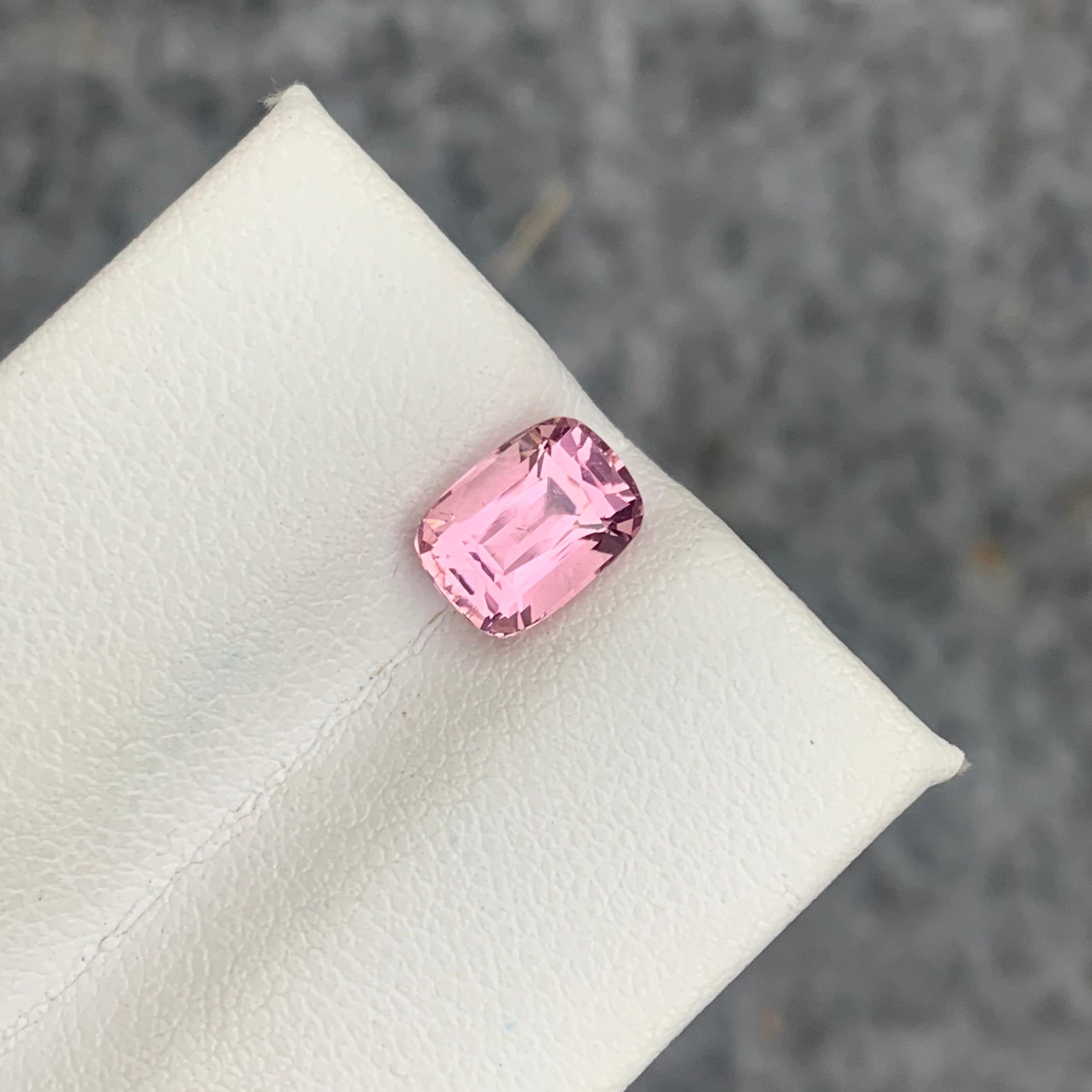Stunning 1.70 Carat Natural Loose Pink Tourmaline For Ring Jewellery Making For Sale 4