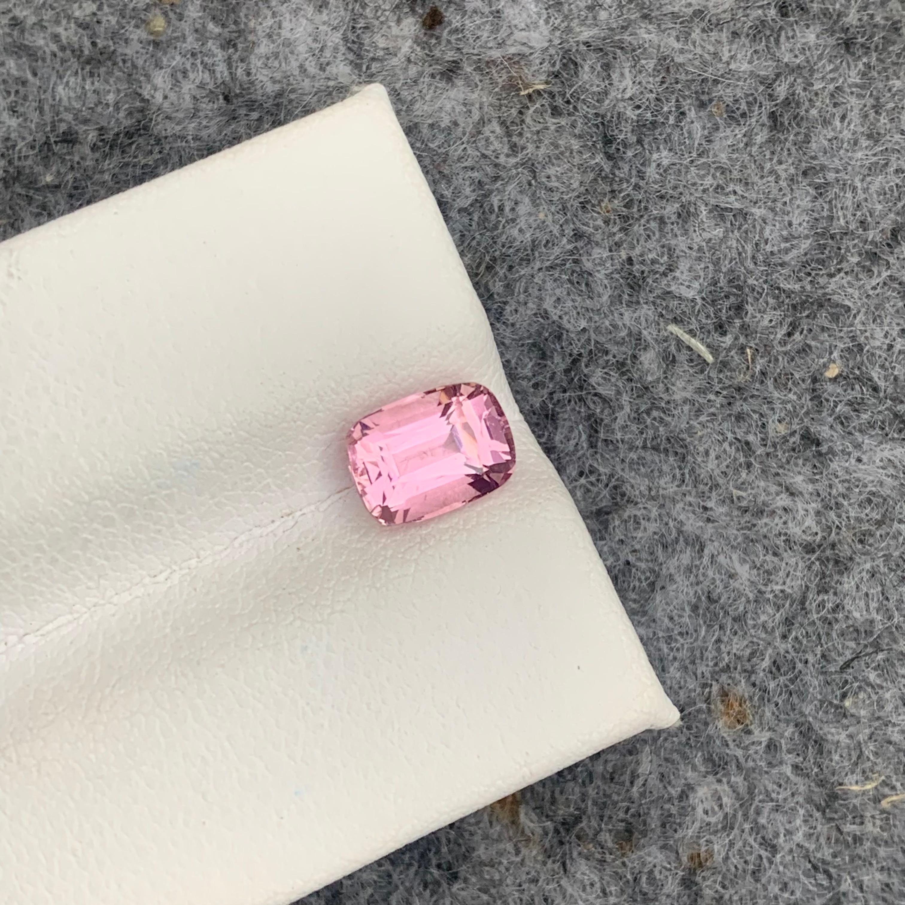 Femenino o masculino Impresionante turmalina rosa suelta natural de 1,70 quilates para joyería de anillos en venta