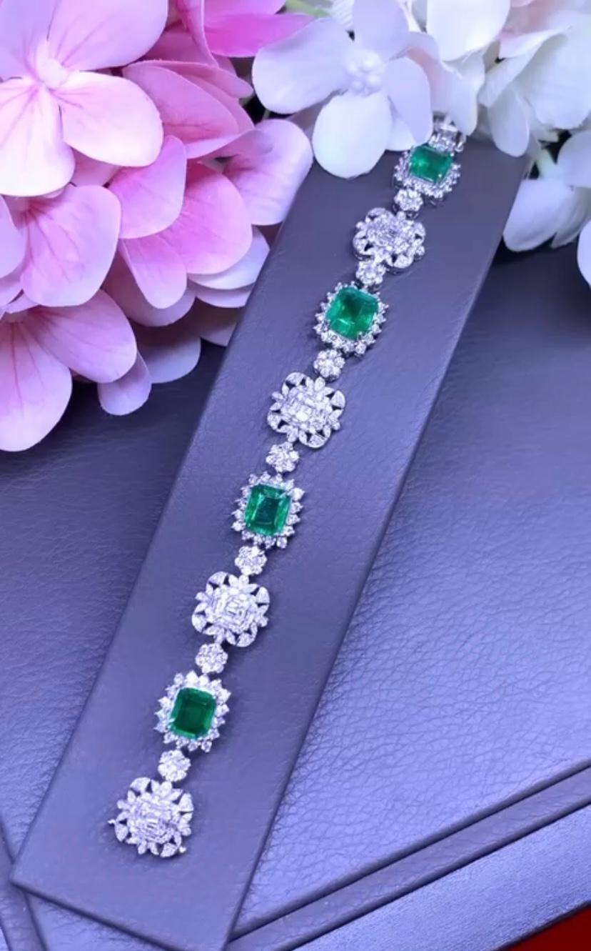 AIG Certified 11.55 Carats Zambian Emeralds  5.53 Ct Diamonds 18K Gold Bracelet  In New Condition For Sale In Massafra, IT