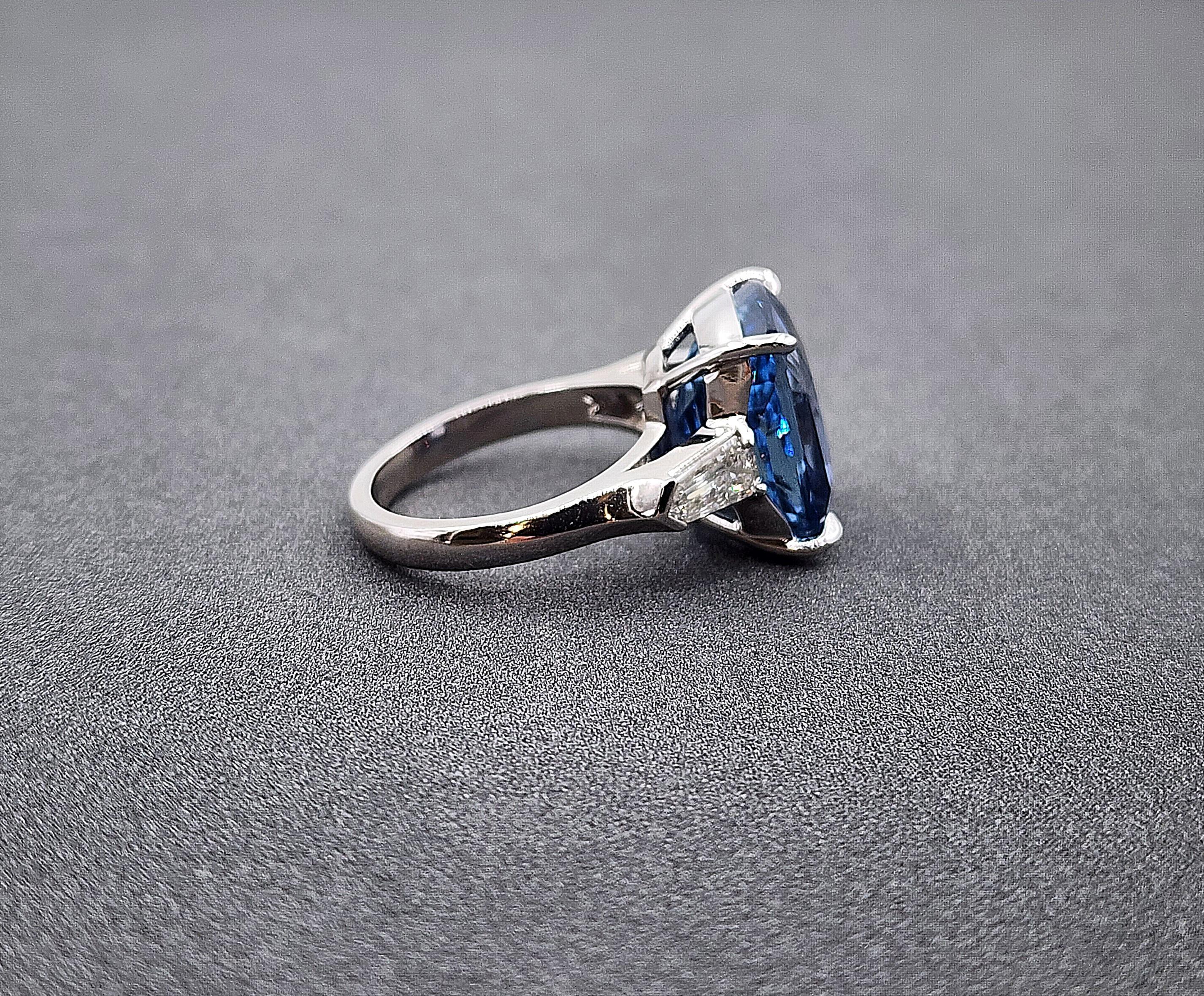 Taglio cuscino Stupendo anello con zaffiro e diamante di Ceylon da 17,20 carati certificato GIA senza calore in vendita