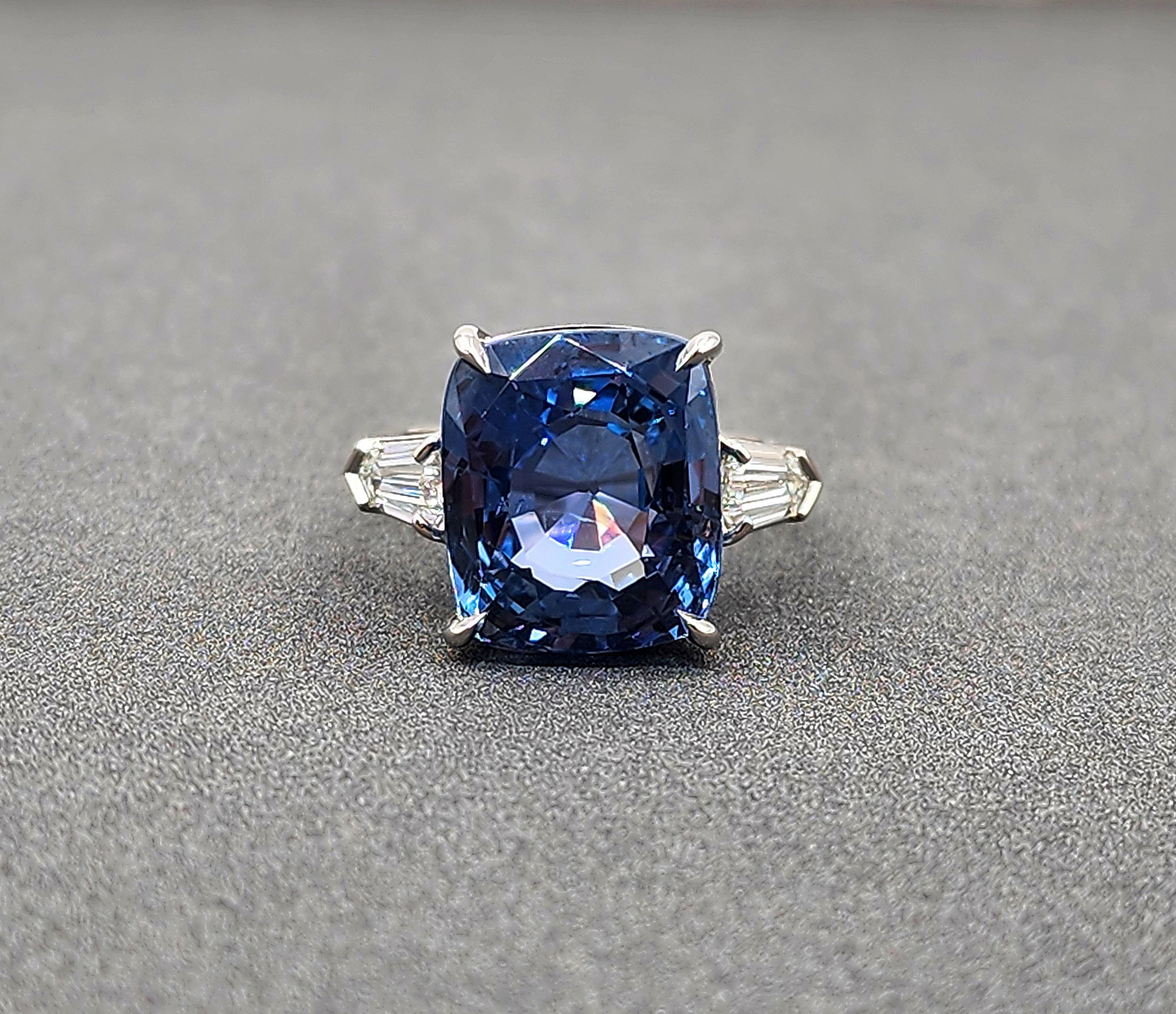 Stupendo anello con zaffiro e diamante di Ceylon da 17,20 carati certificato GIA senza calore in vendita 1