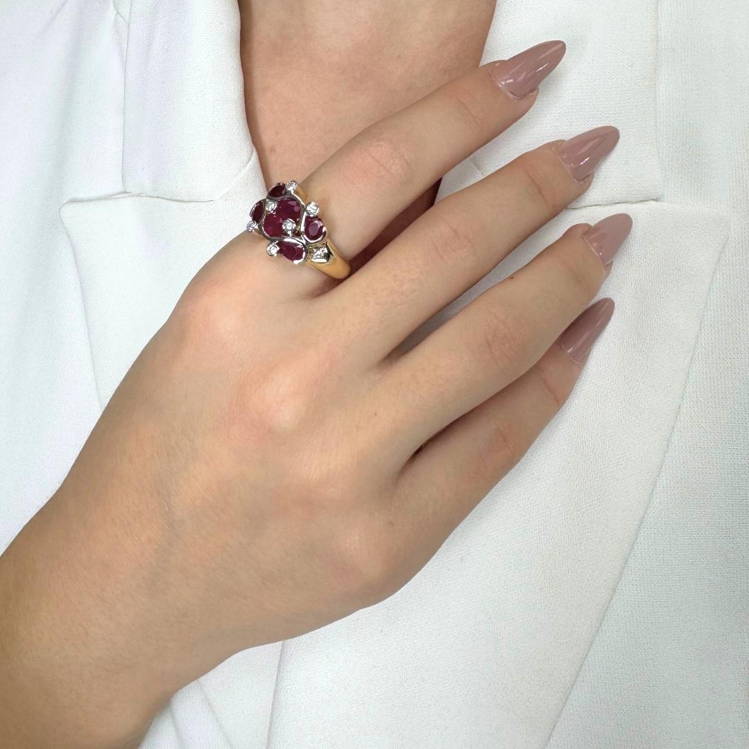 Whiting - Bague de cocktail en or blanc et jaune 18 carats, rubis et diamants 1,75ct en vente 5