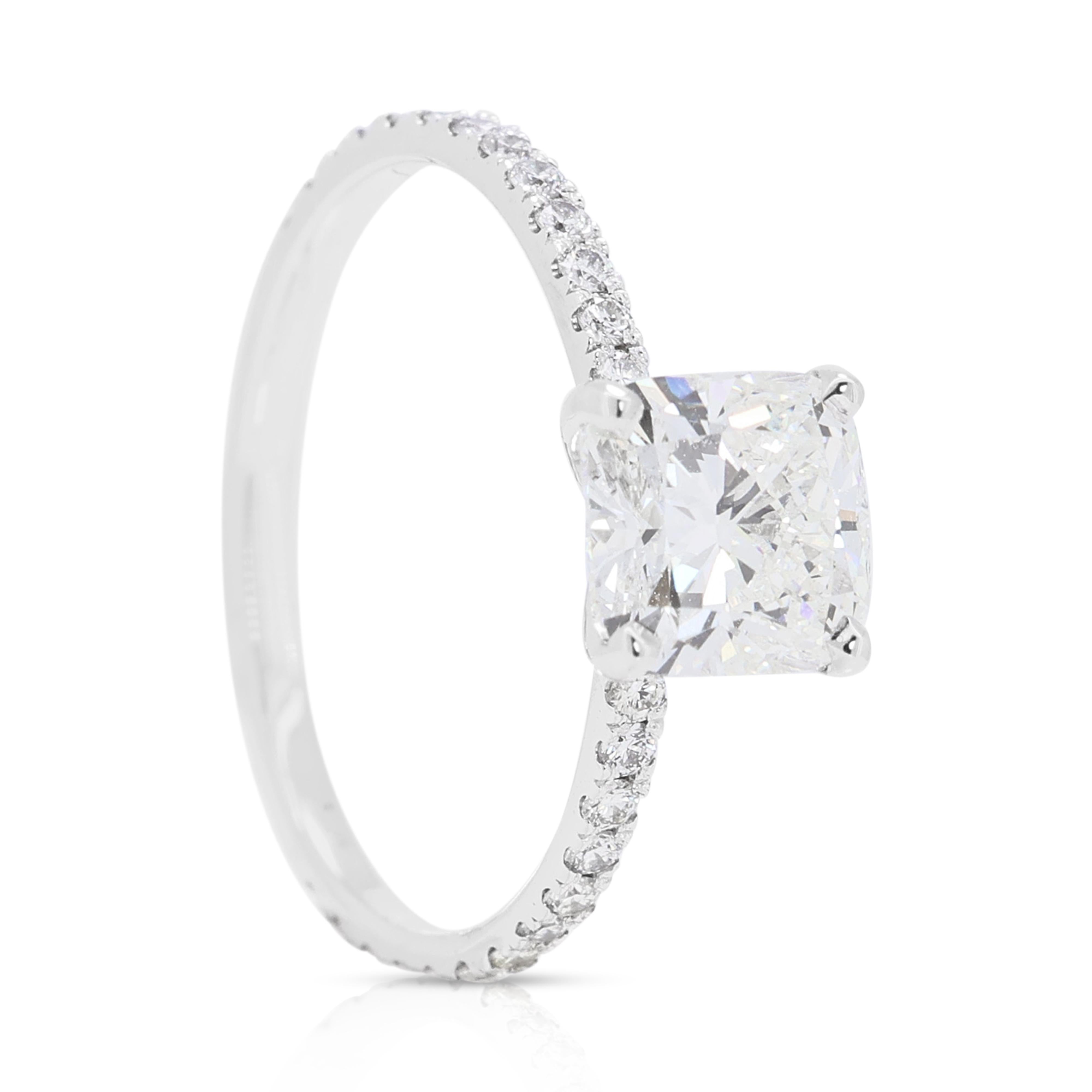 Women's Stunning 1.78ct Diamonds Pave Ring in 18K White Gold For Sale