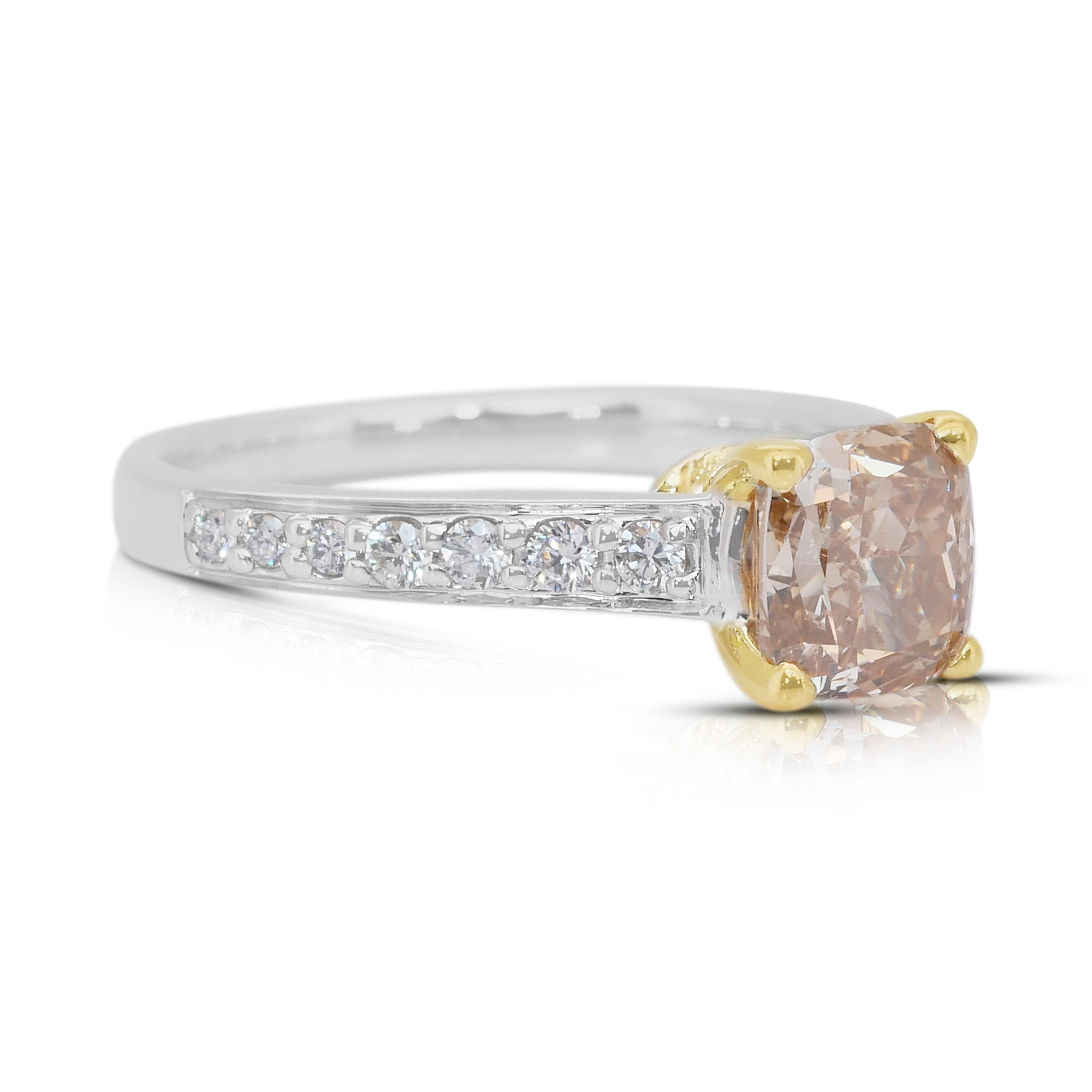 Atemberaubende 1,78ct Diamanten Pave Ring in 18k Weiß & Gelbgold - IGI zertifiziert (Kissenschliff) im Angebot