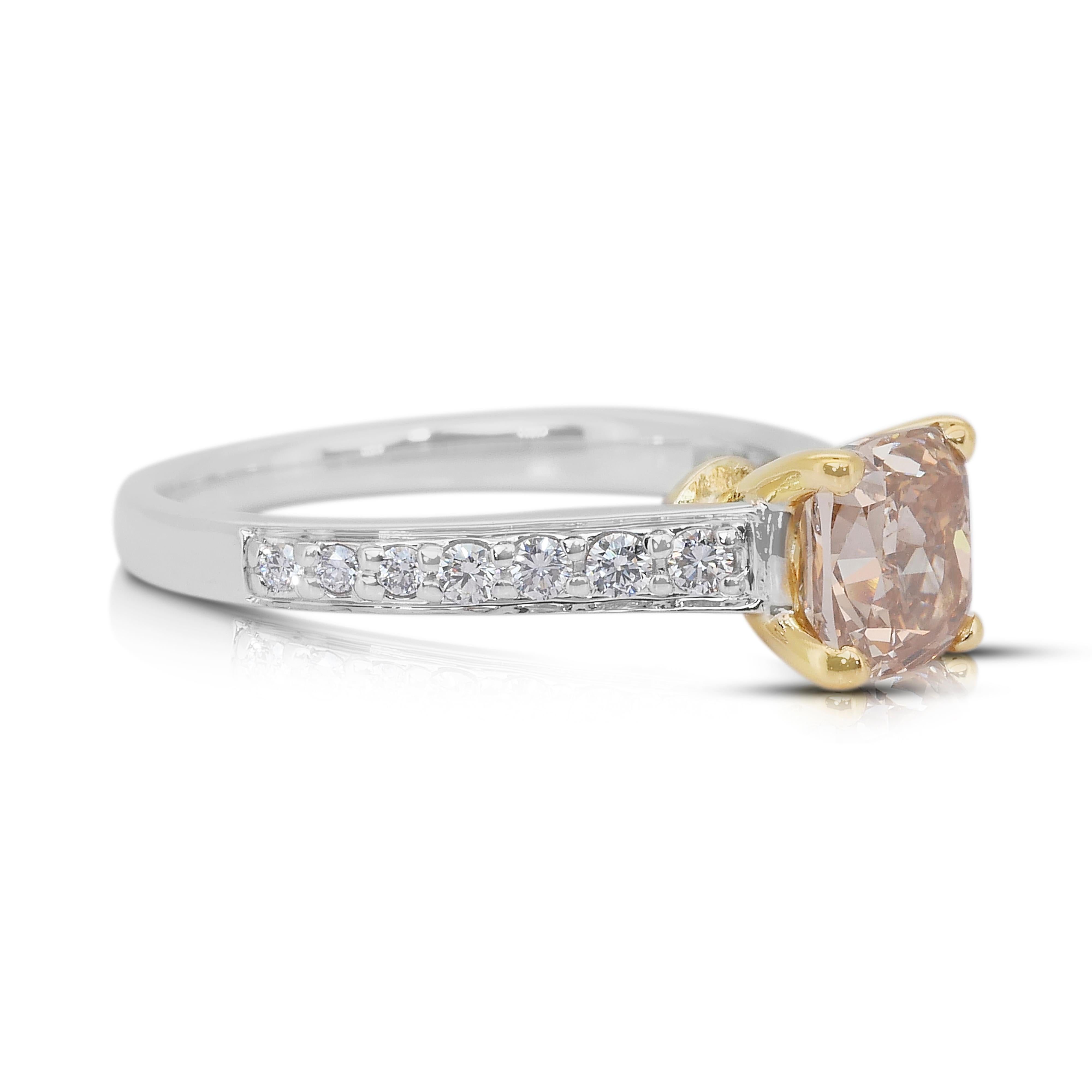 Atemberaubende 1,78ct Diamanten Pave Ring in 18k Weiß & Gelbgold - IGI zertifiziert im Zustand „Neu“ im Angebot in רמת גן, IL