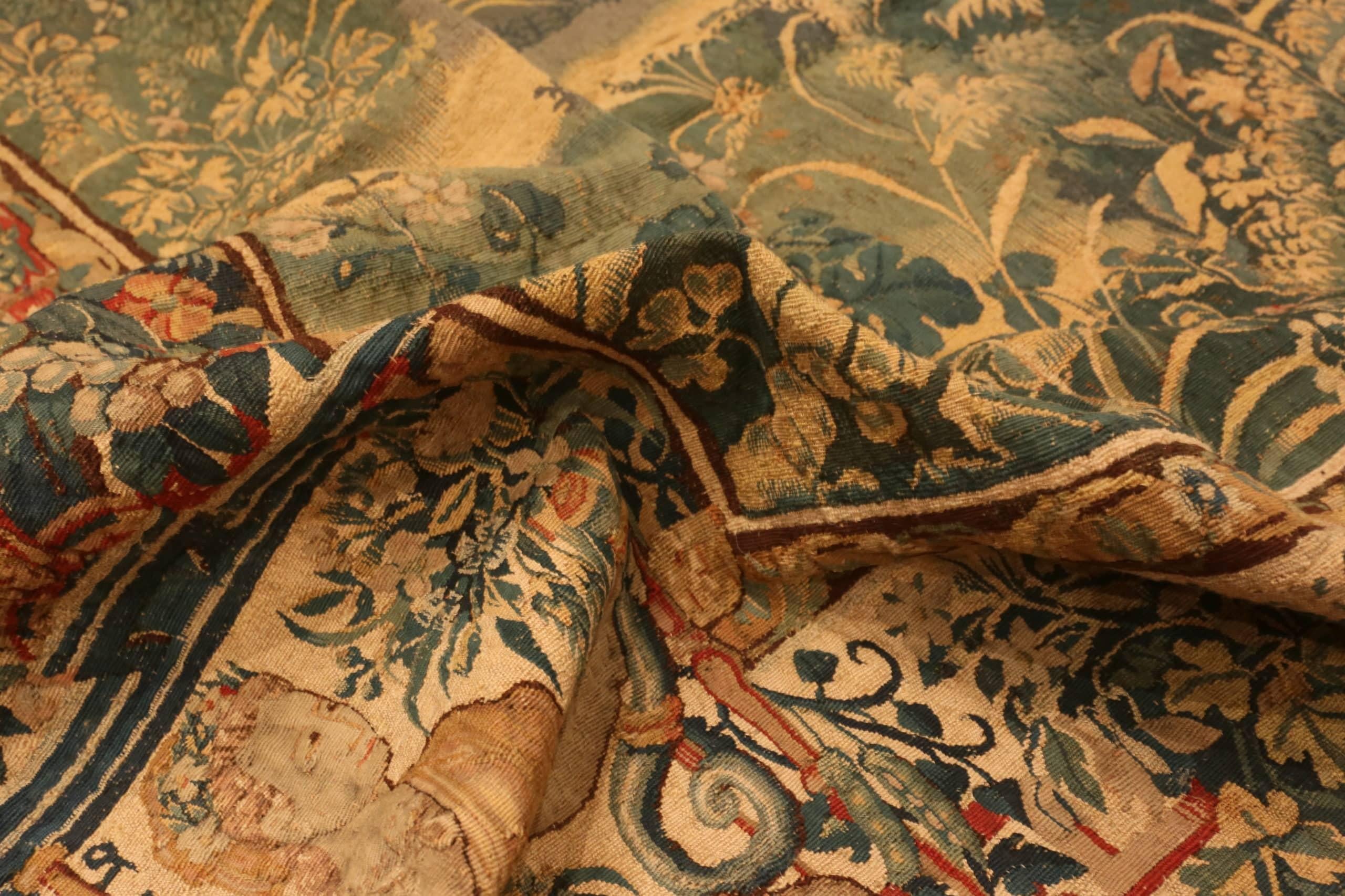 Français Superbe tapisserie française ancienne du 17ème siècle en laine et soie 8'7