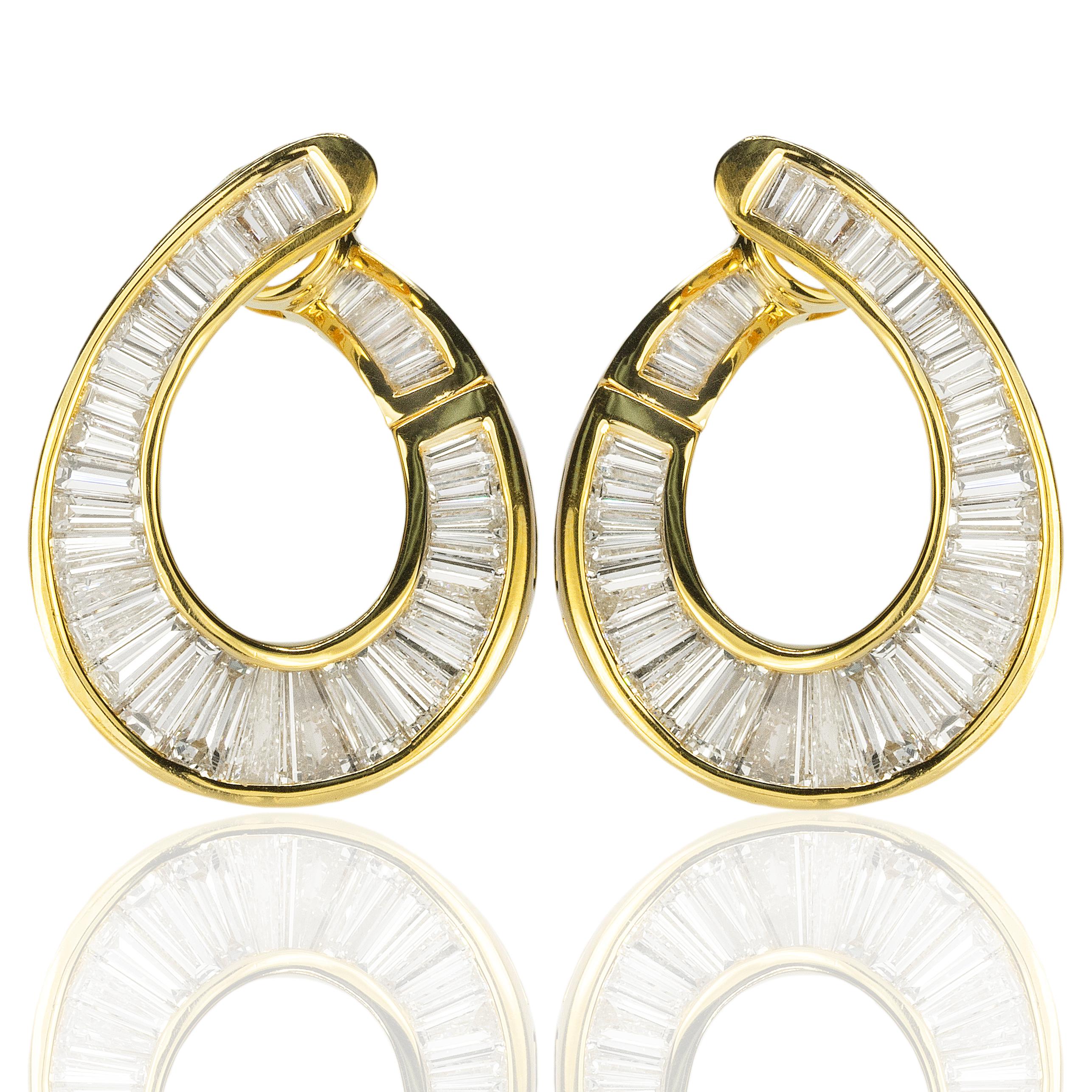 Women's or Men's Stunning 18 Karat Baguette Diamond Earrings