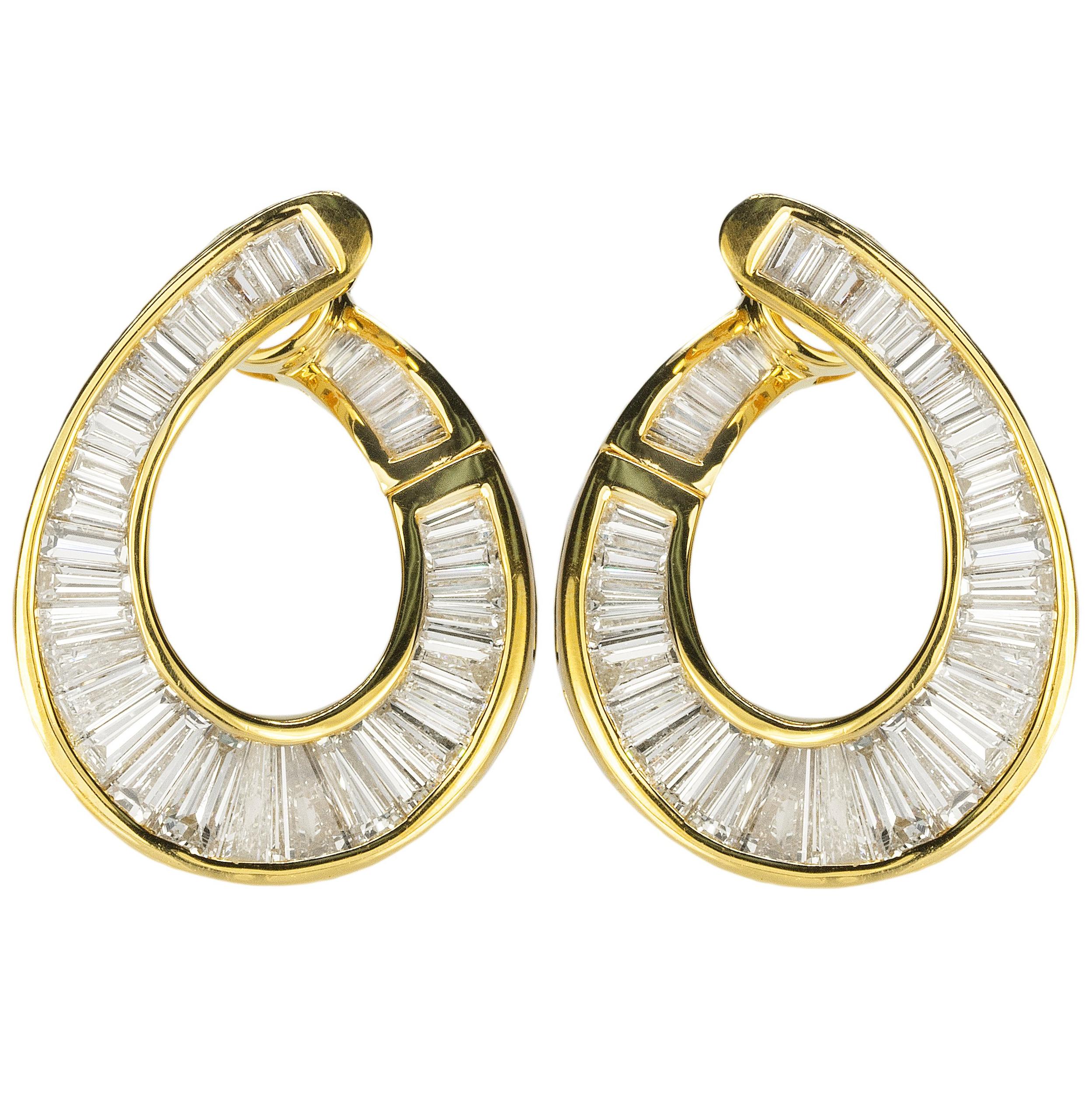 Stunning 18 Karat Baguette Diamond Earrings For Sale at 1stDibs
