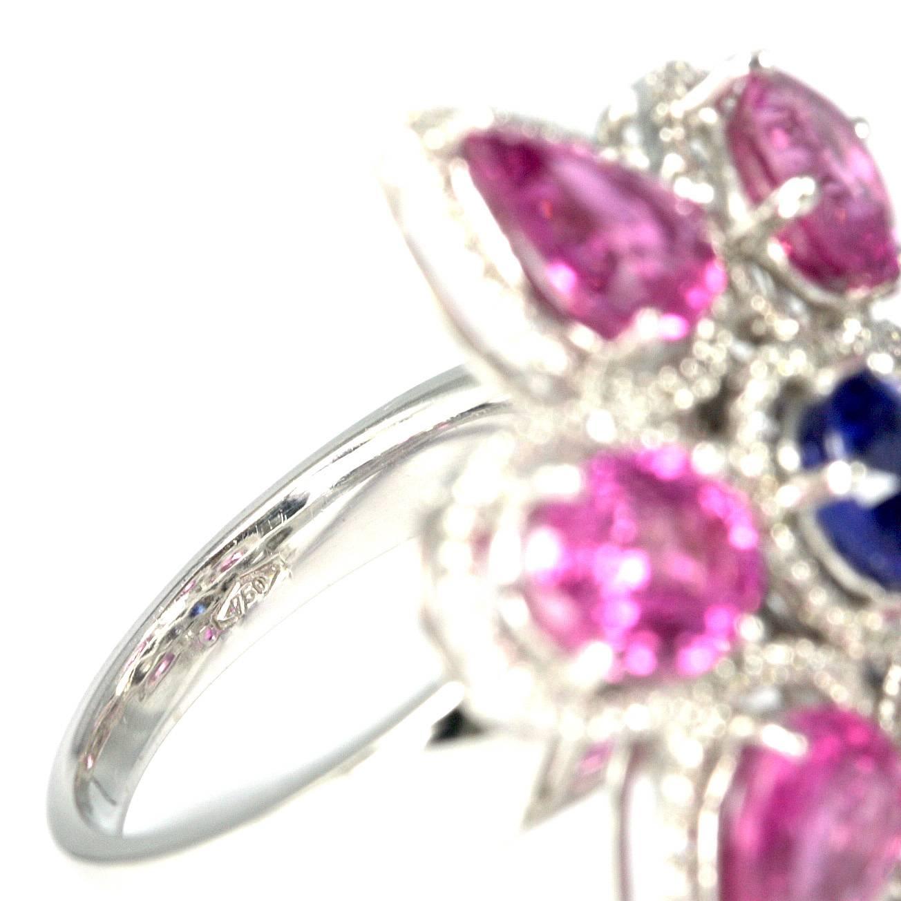 Contemporary Stunning 18 Karat Gold Pink and Blue Sapphire Ring For Sale