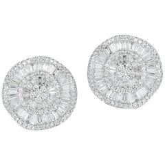 Superbes boucles d'oreilles en or 18 carats à motif de boutons uniques avec plus de 260 diamants