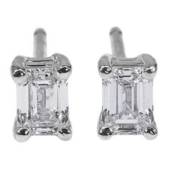 Stunning 18 Karat White Gold Stud Earrings, 0.65 Carat Diamond, GIA Certificate