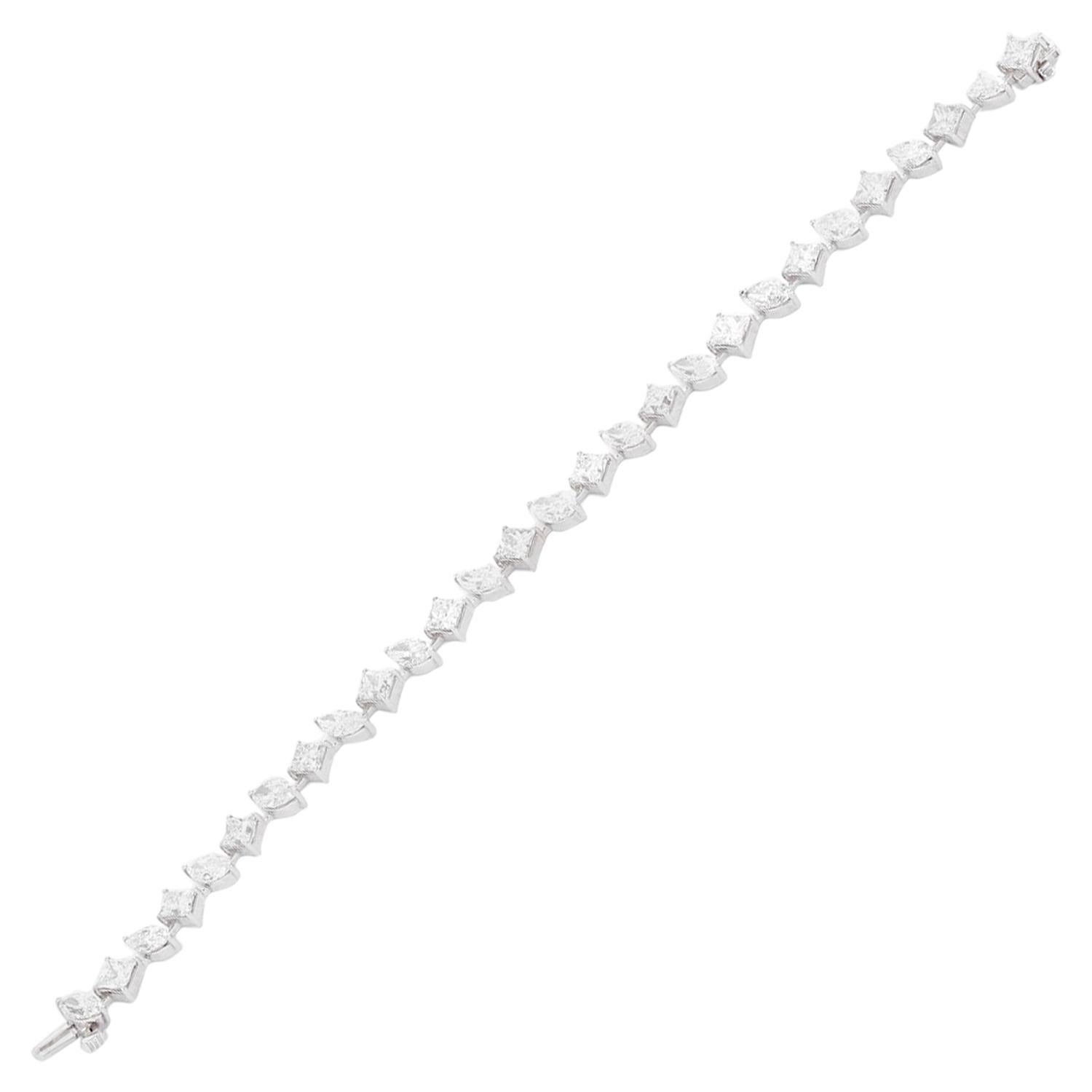 Stunning 18 Karat White Gold Tennis Bracelet 13.39 Carat