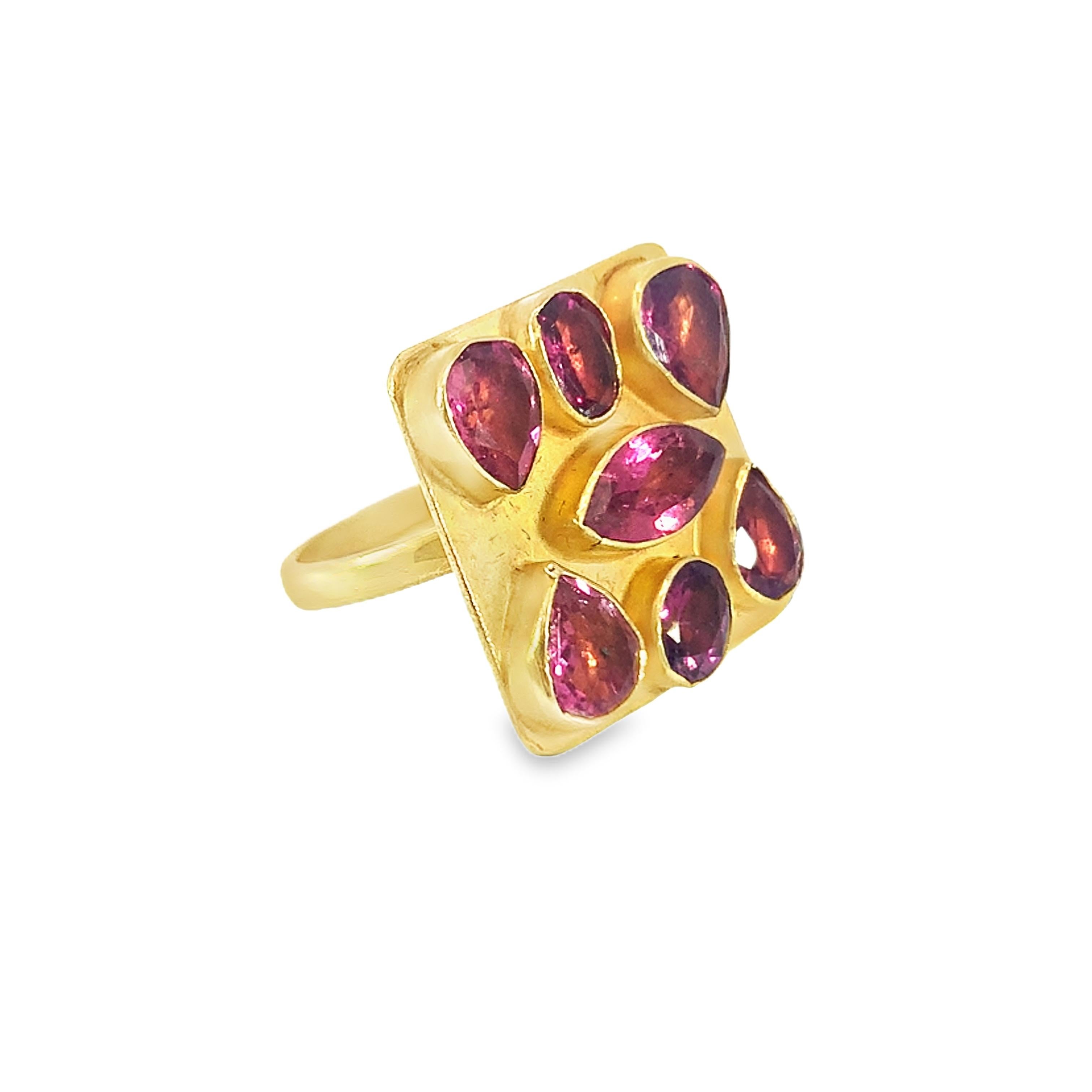 Impresionante Anillo de Oro de 18 Kt y Turmalina Natural Corte mixto en venta