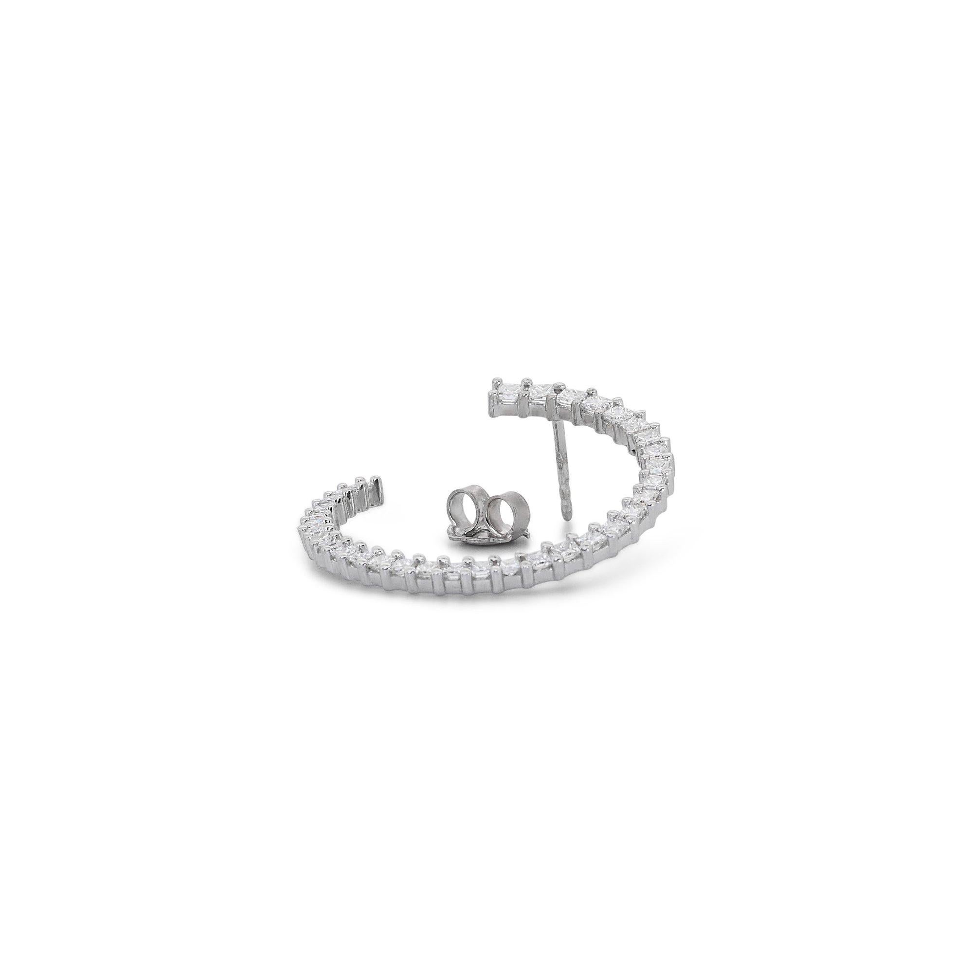 Captivant boucles d'oreilles semi-cercles en or blanc 18 carats en vente 2