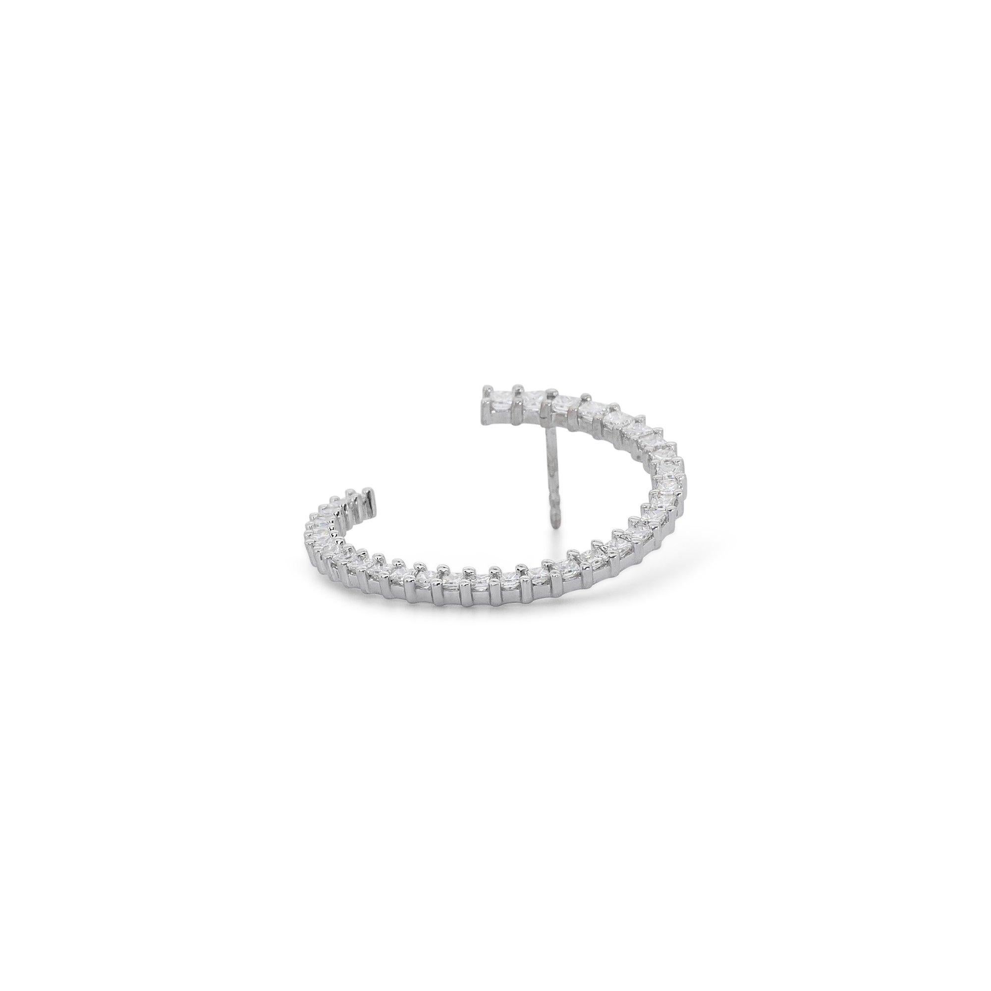 Captivant boucles d'oreilles semi-cercles en or blanc 18 carats en vente 3