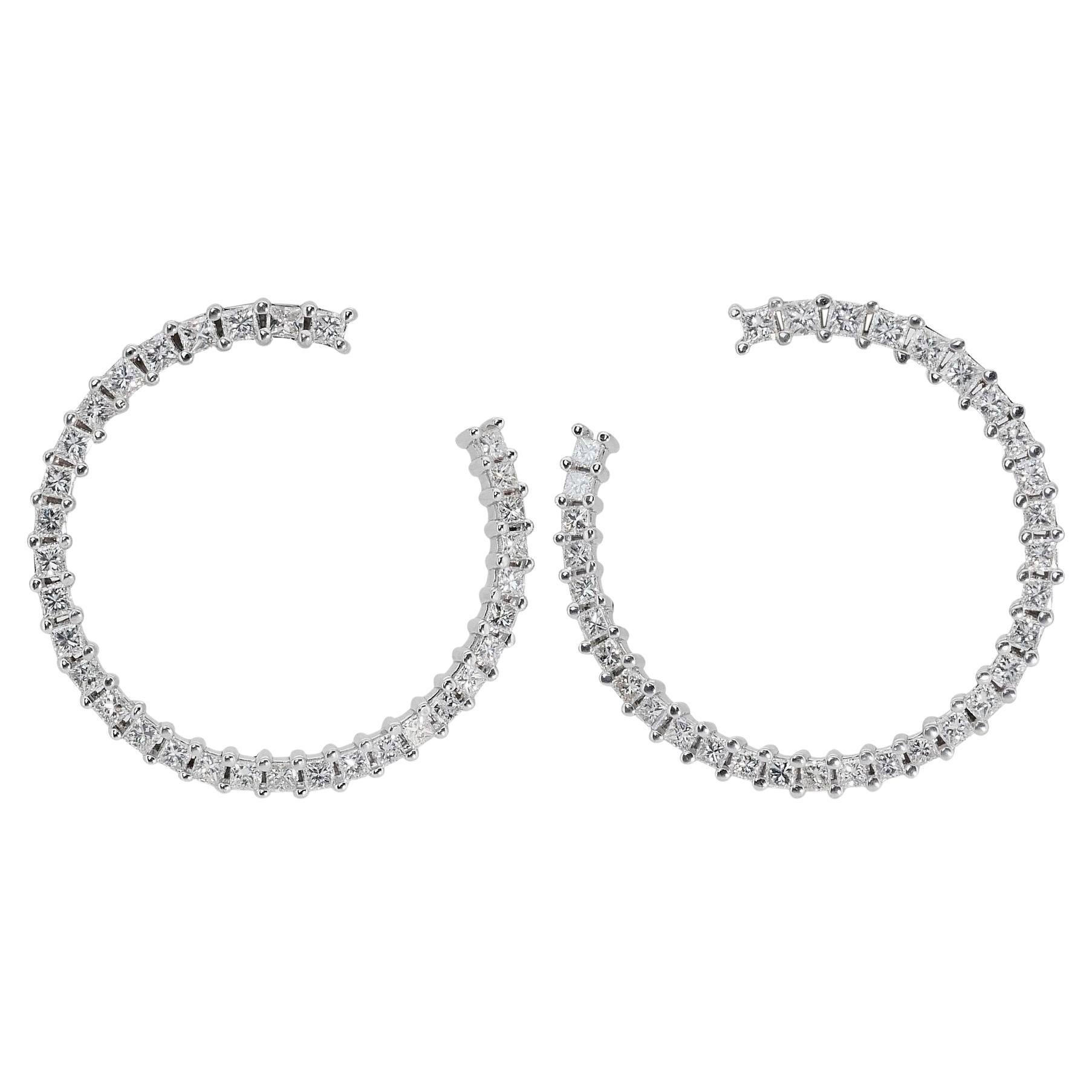 Accattivanti orecchini a semicerchio con diamanti naturali in oro bianco 18K